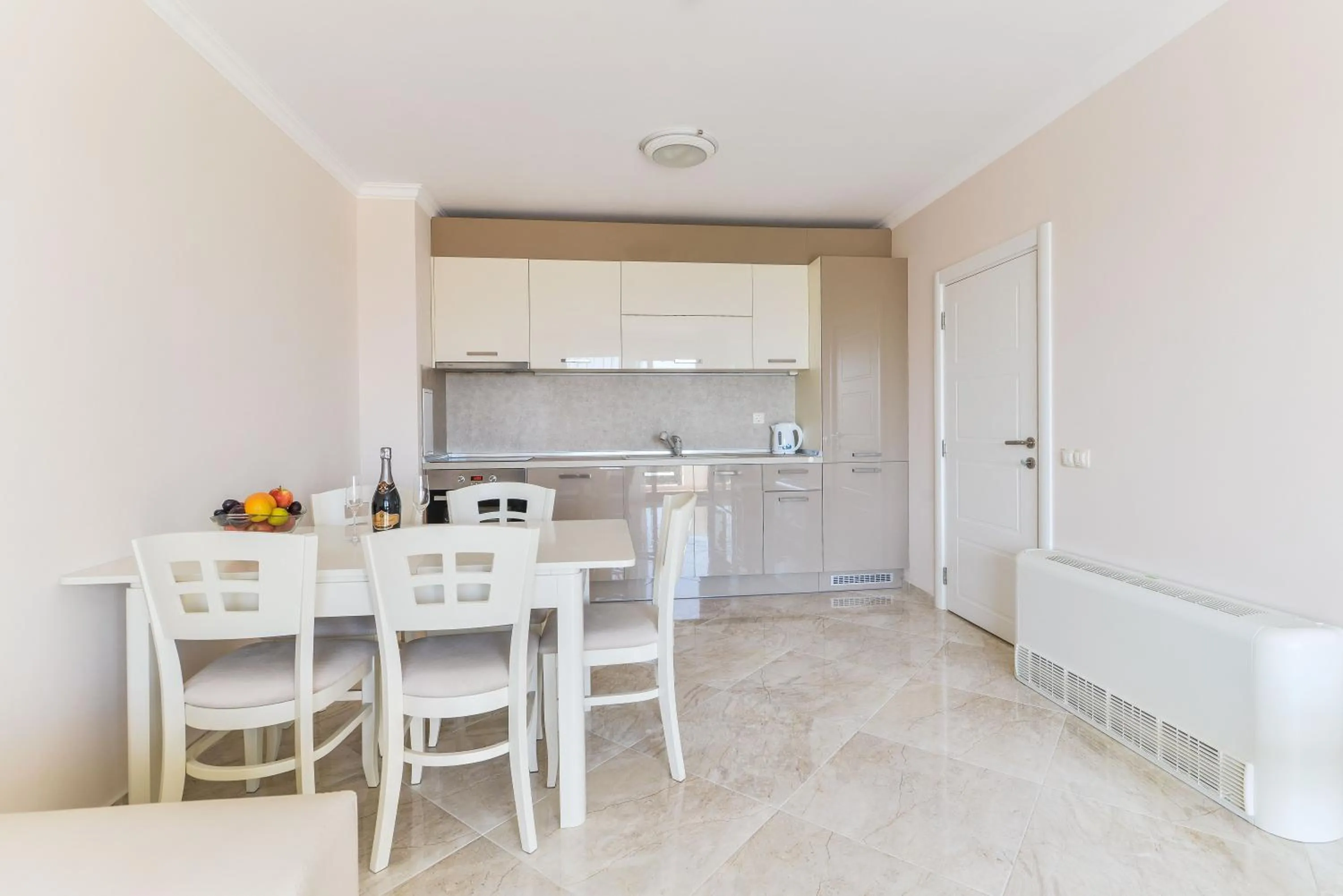 Kitchen or kitchenette in VILLA FLORENCE Boutique Apart Hotel