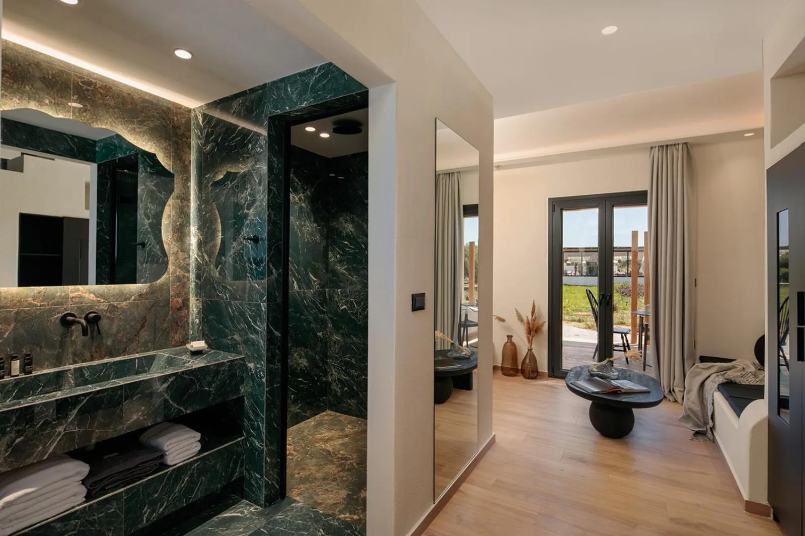 Iphimedeia Luxury Hotel & Suites