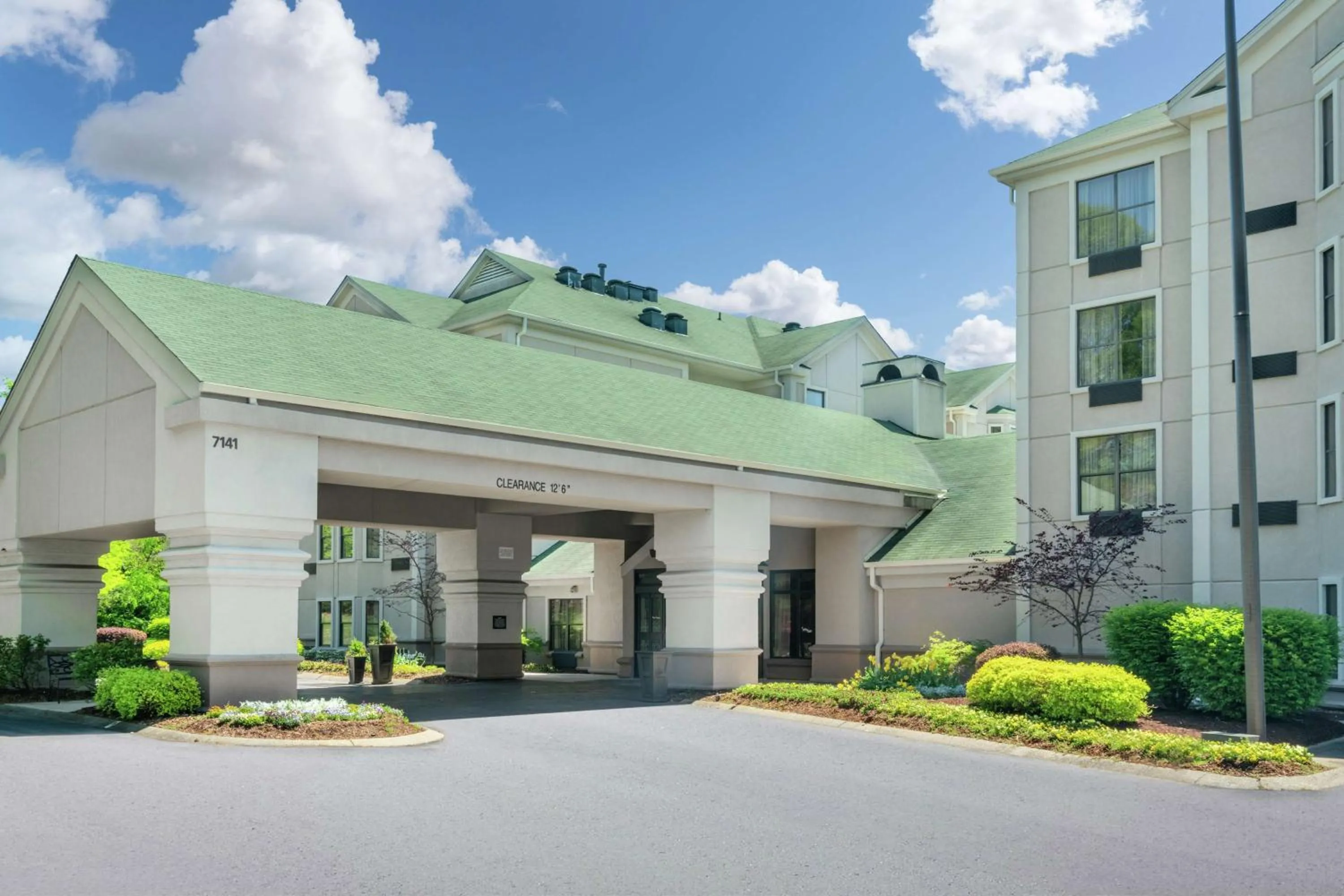 Property building in Hampton Inn & Suites Nashville Franklin