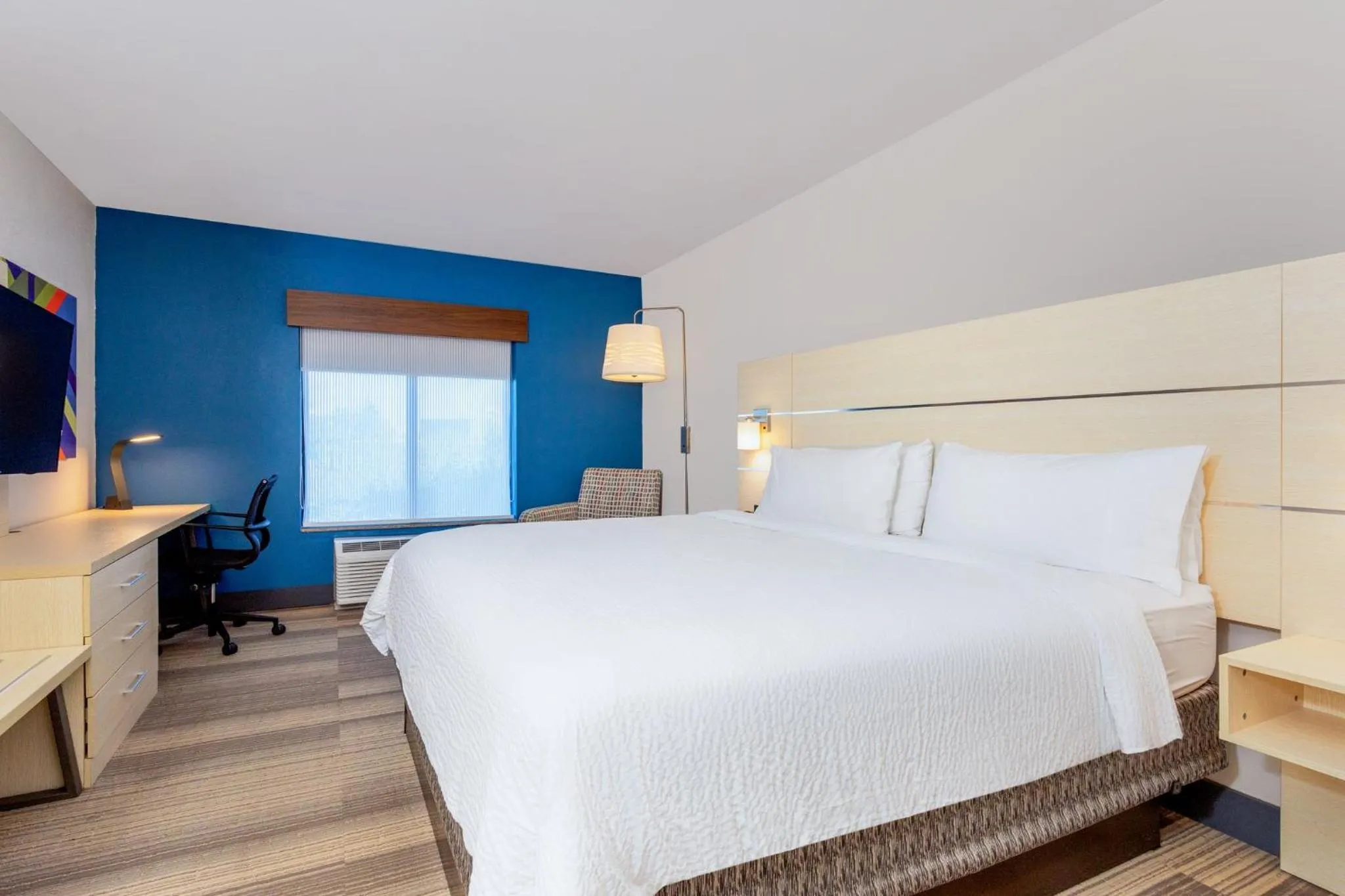 Photo of the whole room, Bed in Holiday Inn Express-International Drive by IHG