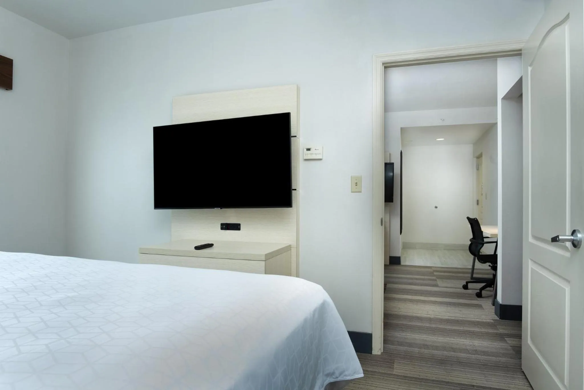 Photo of the whole room, Bed in Holiday Inn Express-International Drive by IHG