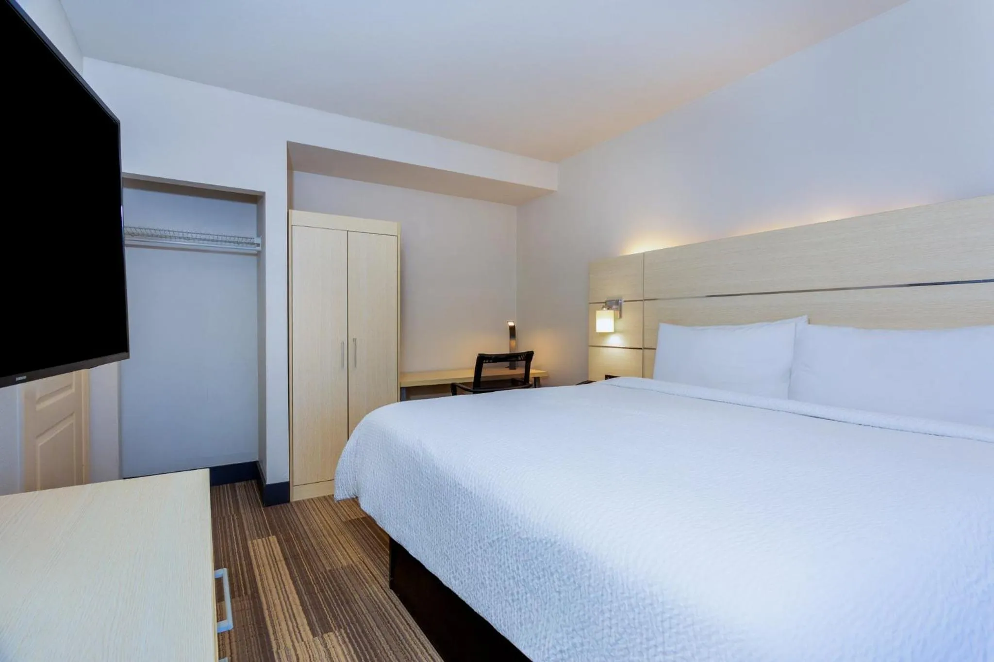 Photo of the whole room, Bed in Holiday Inn Express-International Drive by IHG