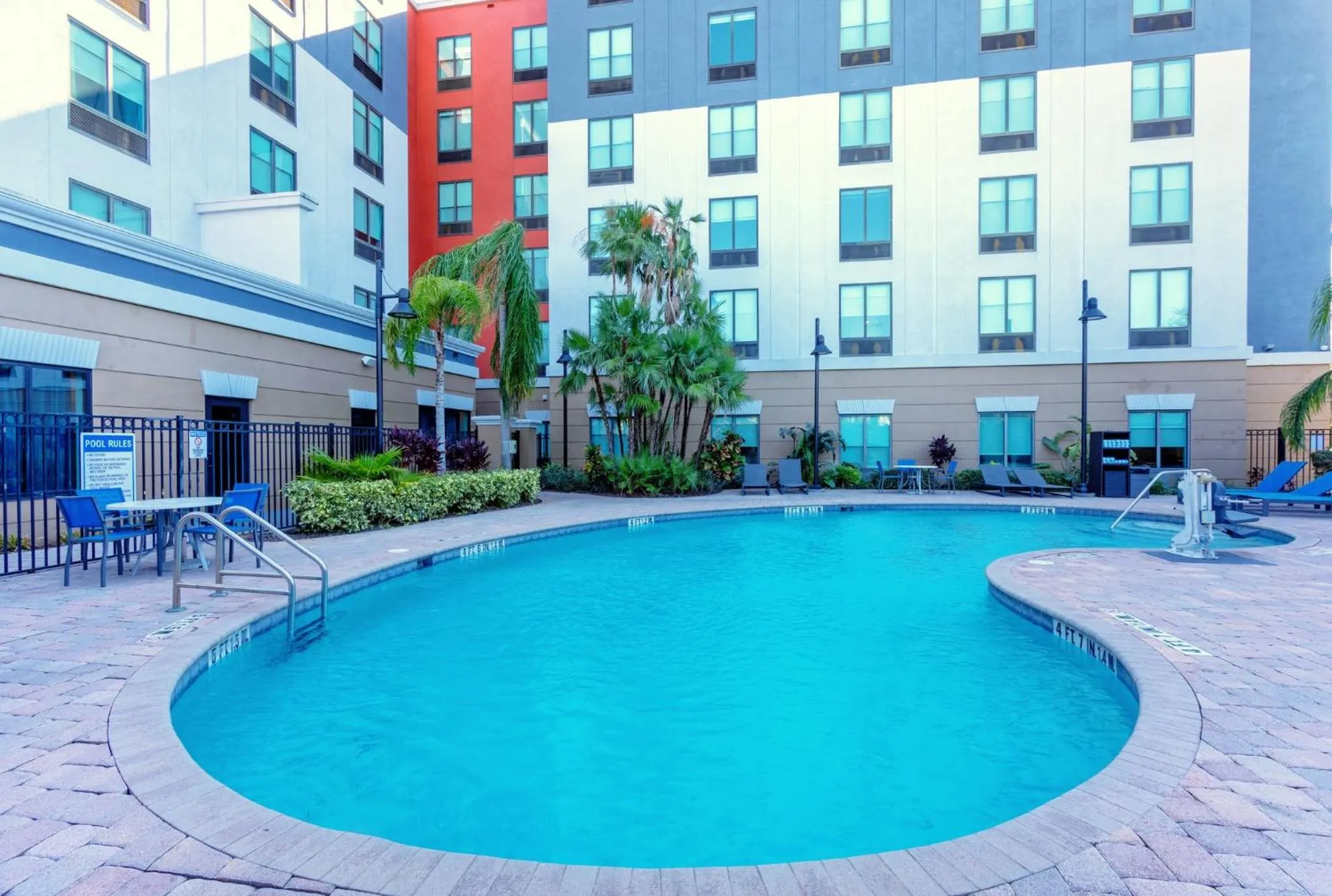 Swimming pool in Holiday Inn Express-International Drive by IHG