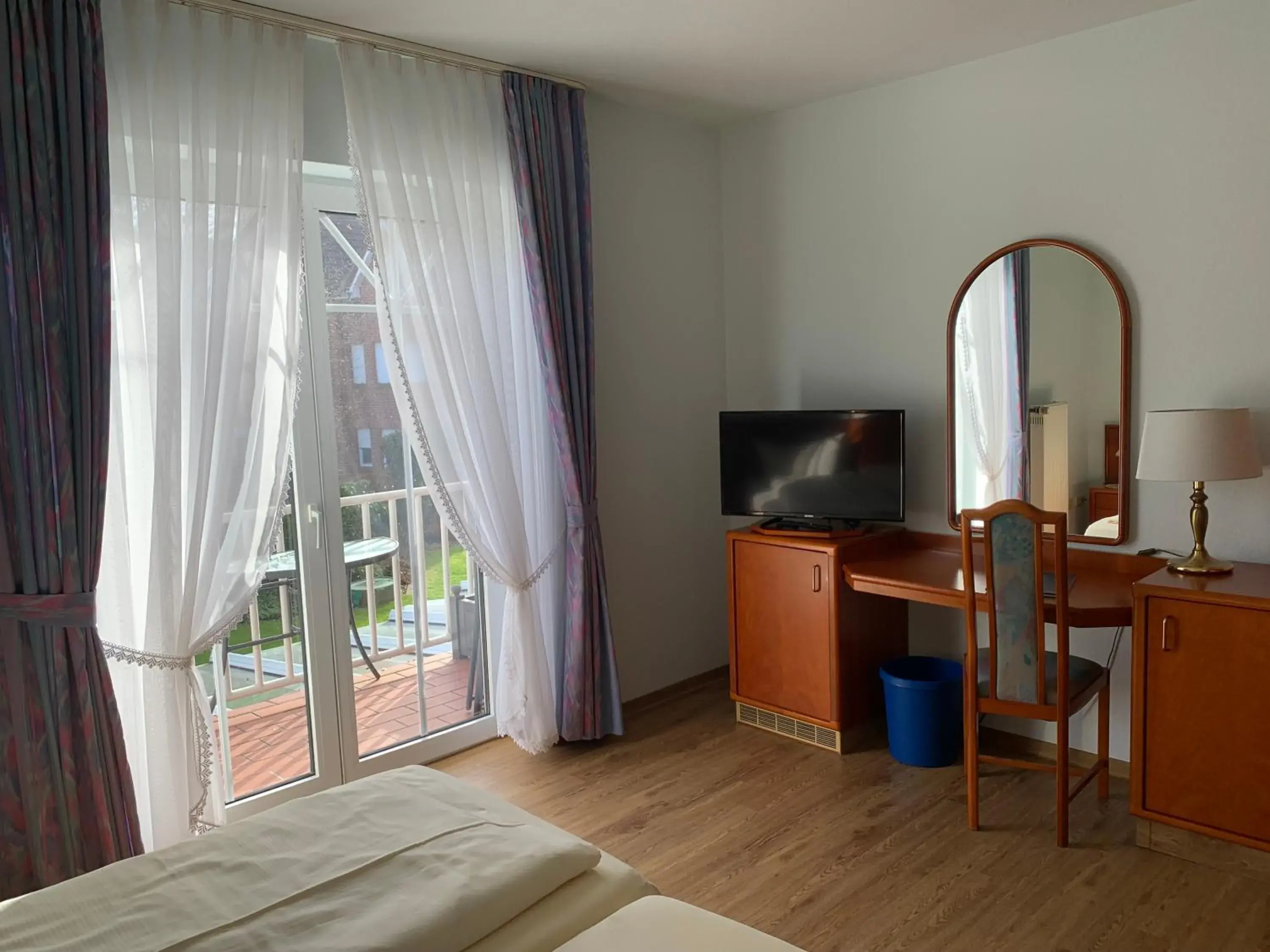Classic Double Room with Balcony - single occupancy in Hotel Flora Classic Double Room with Balcony - single occupancy in Hotel Flora