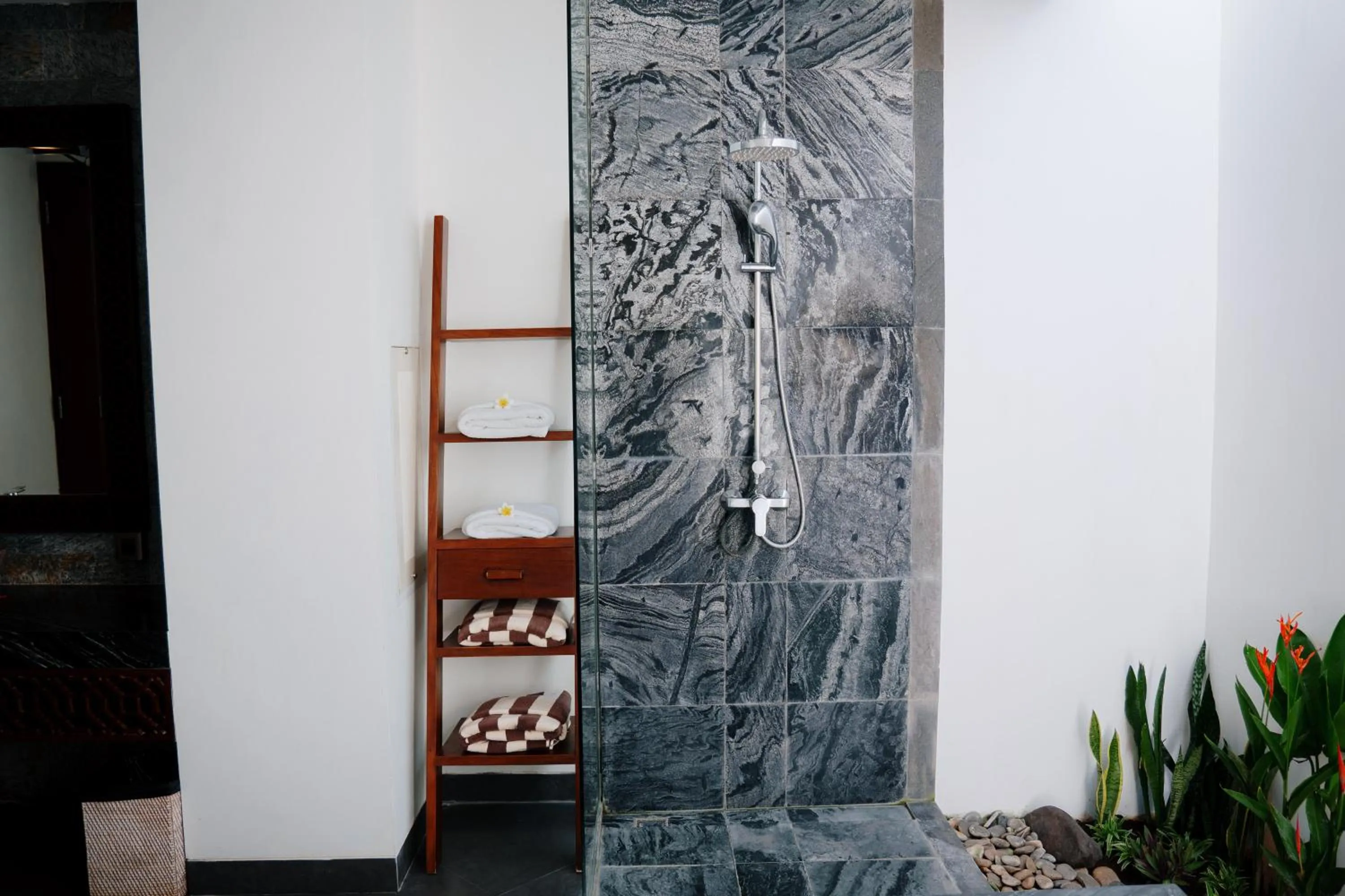 Shower in Akana Boutique Hotel