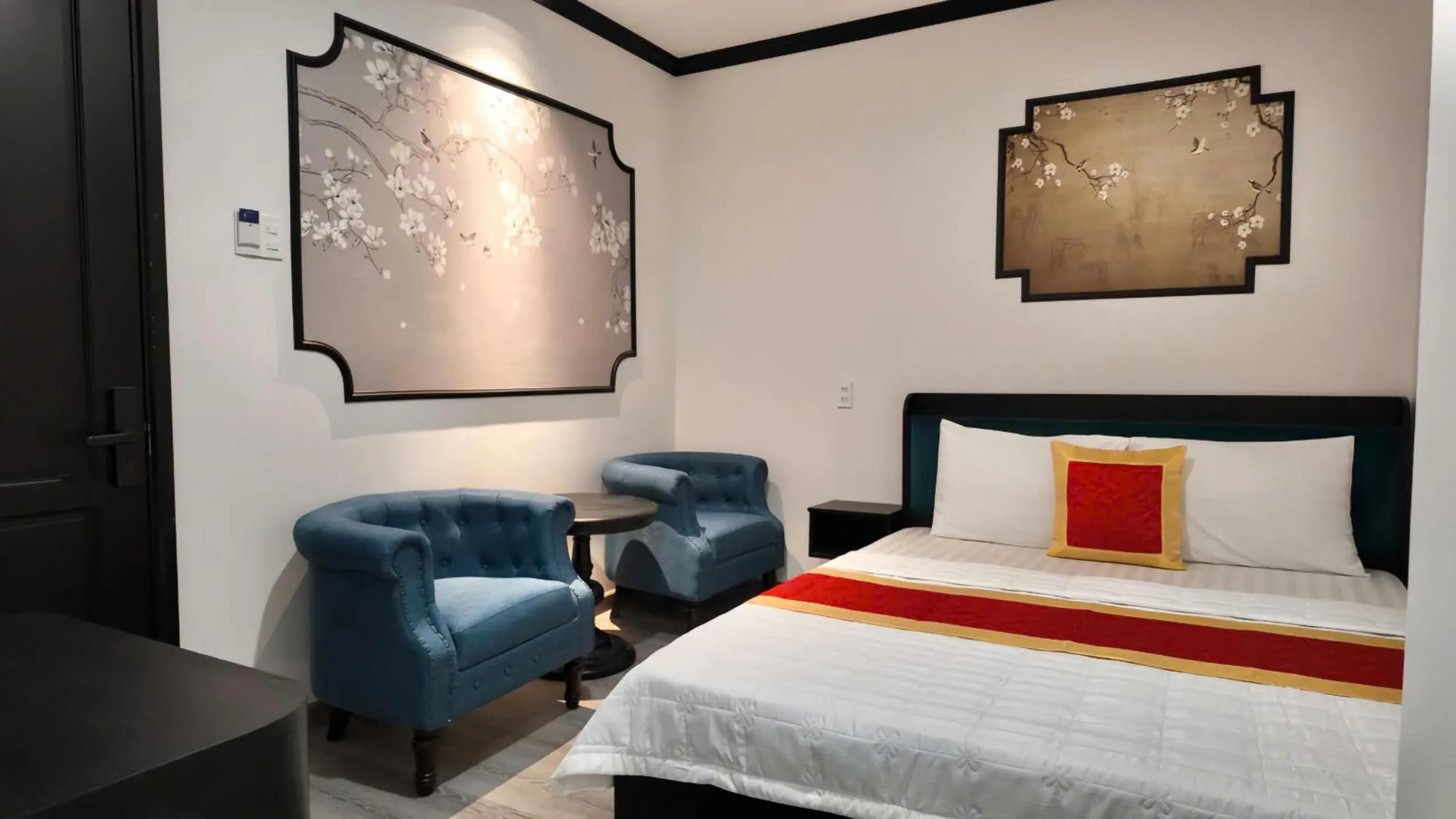 Bed in Phu Gia Hotel 193 Nguyen Thai Hoc