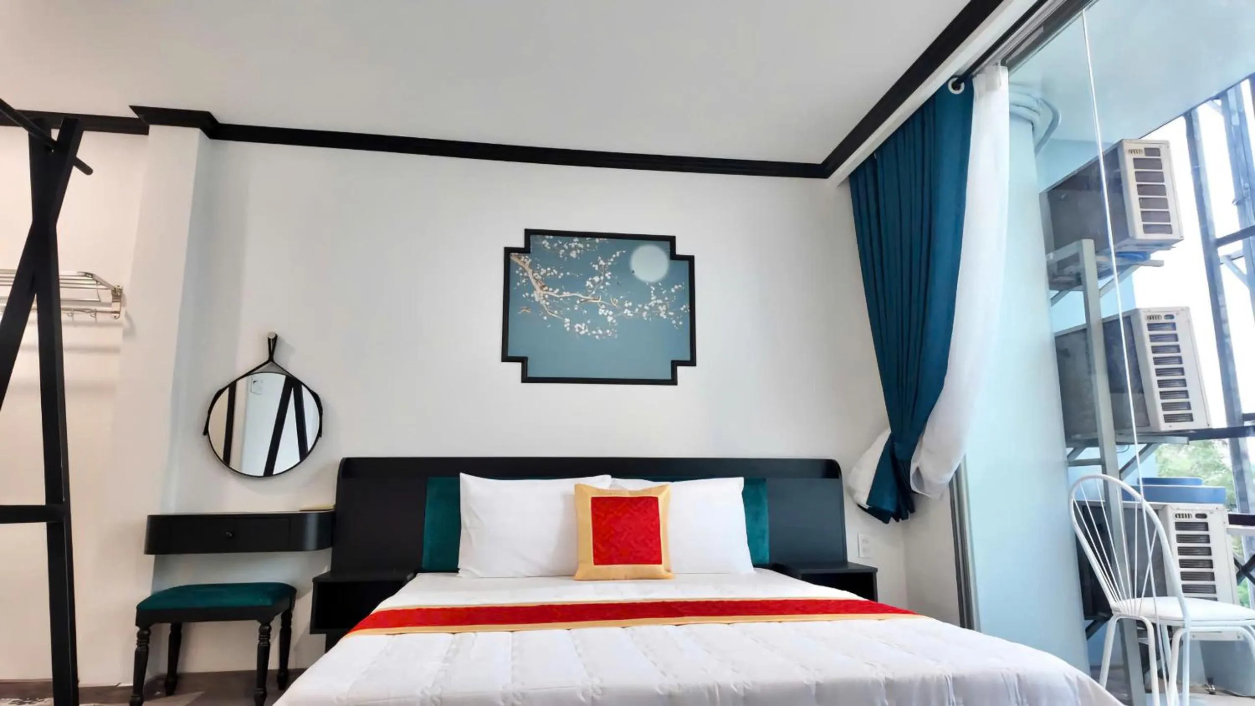 Bed in Phu Gia Hotel 193 Nguyen Thai Hoc