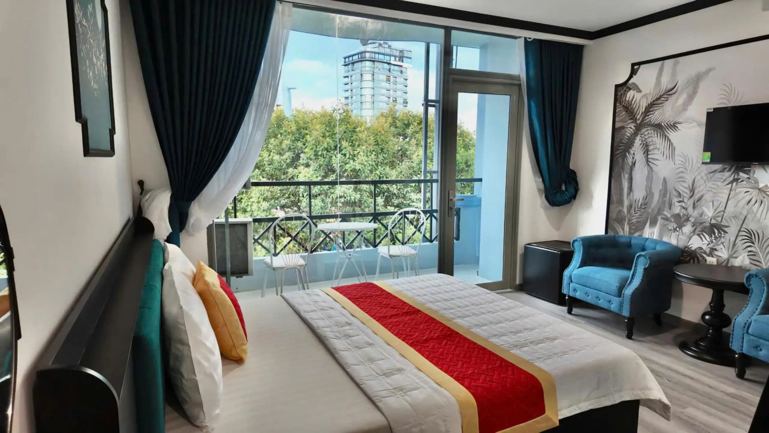 View (from property/room), Bed in Phu Gia Hotel 193 Nguyen Thai Hoc