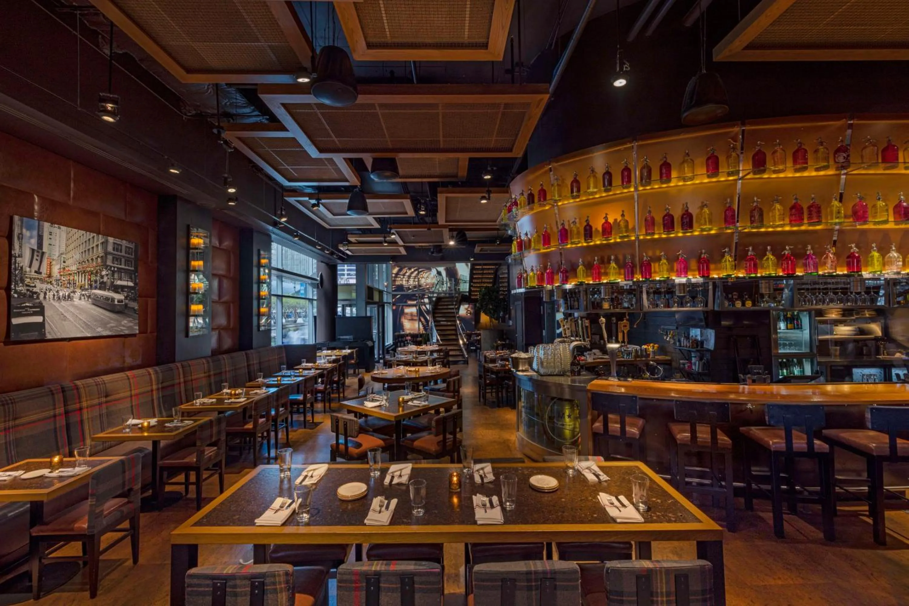 Lounge or bar in theWit Chicago, a Hilton Hotel