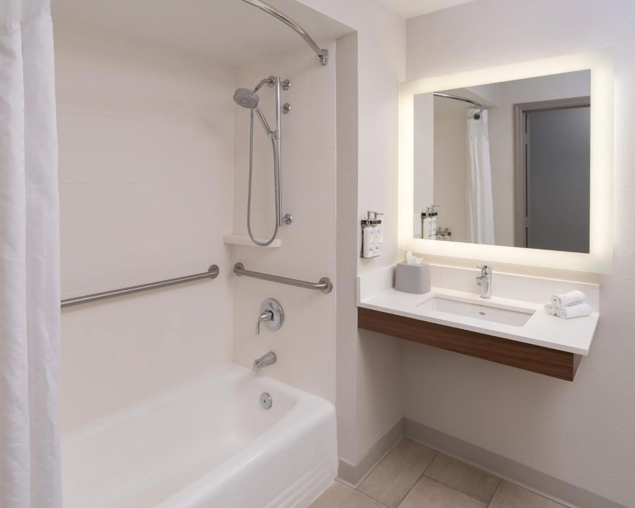 Photo of the whole room in Holiday Inn Express & Suites Orlando International Airport by IHG