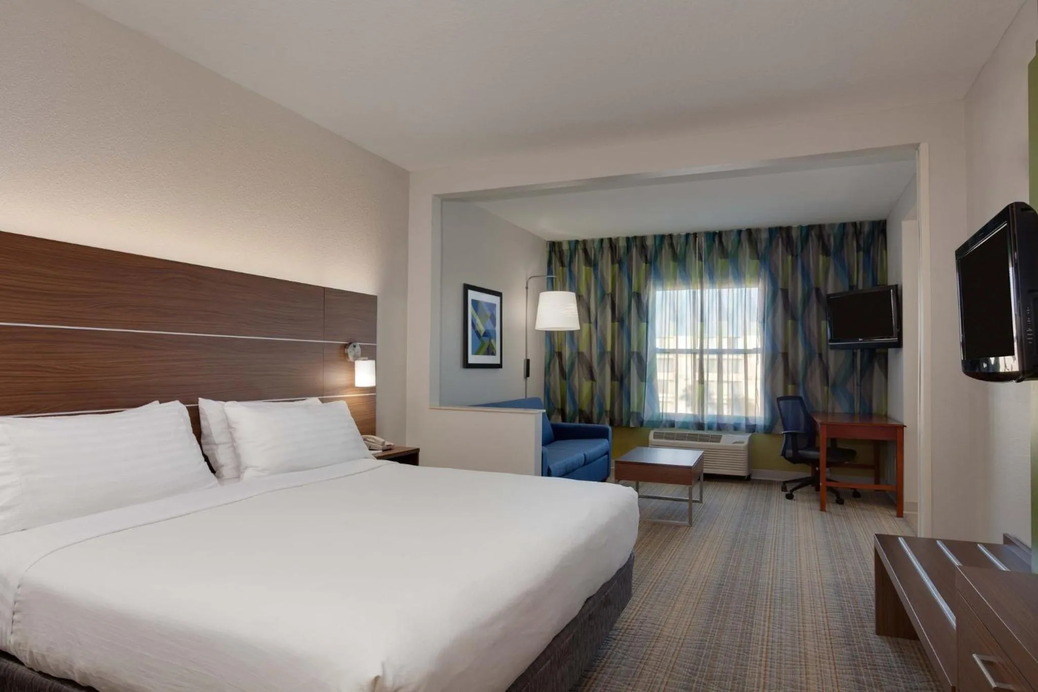 Photo of the whole room, Bed in Holiday Inn Express & Suites Orlando International Airport by IHG