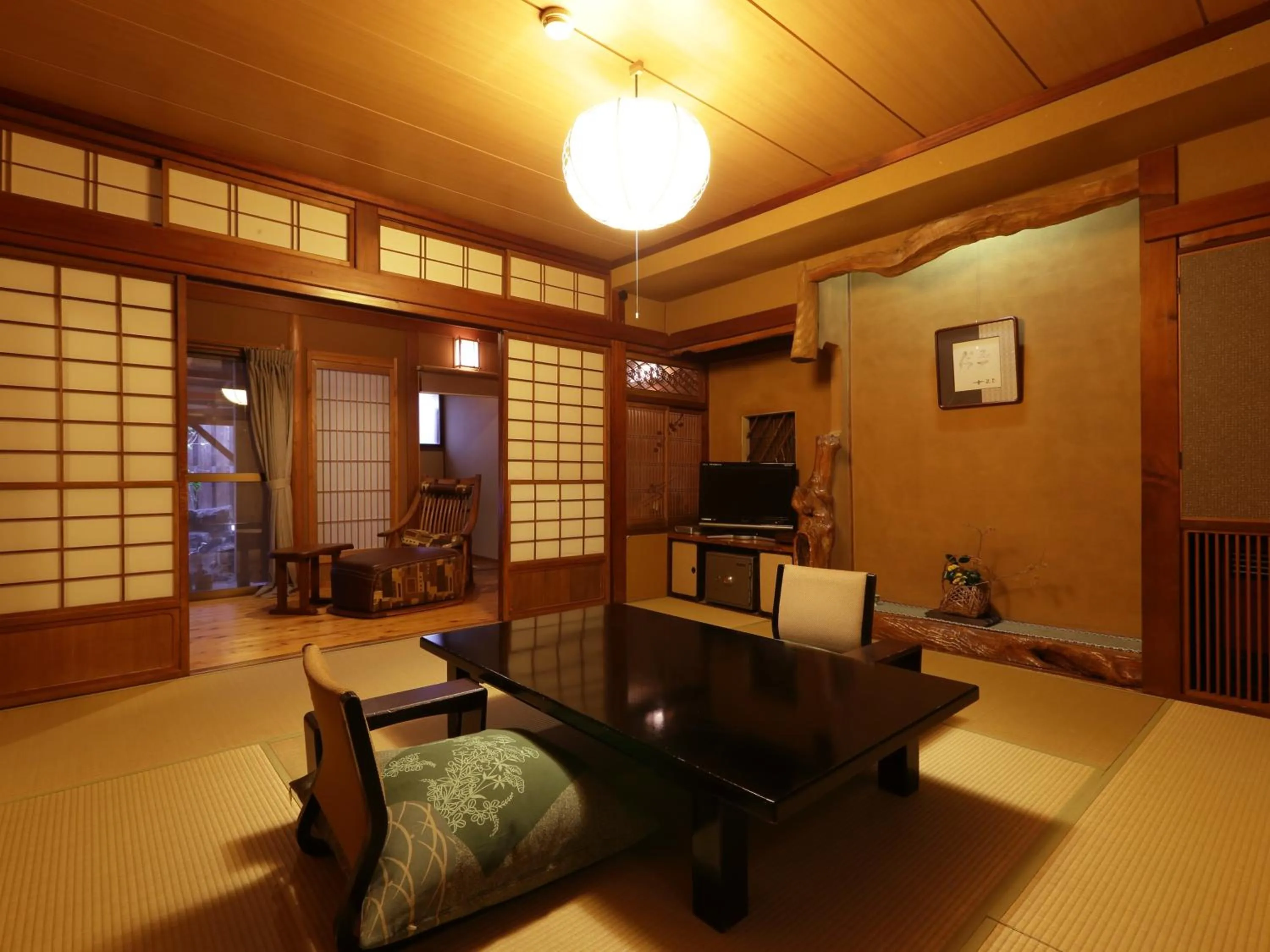 Photo of the whole room in Hanakanzashi