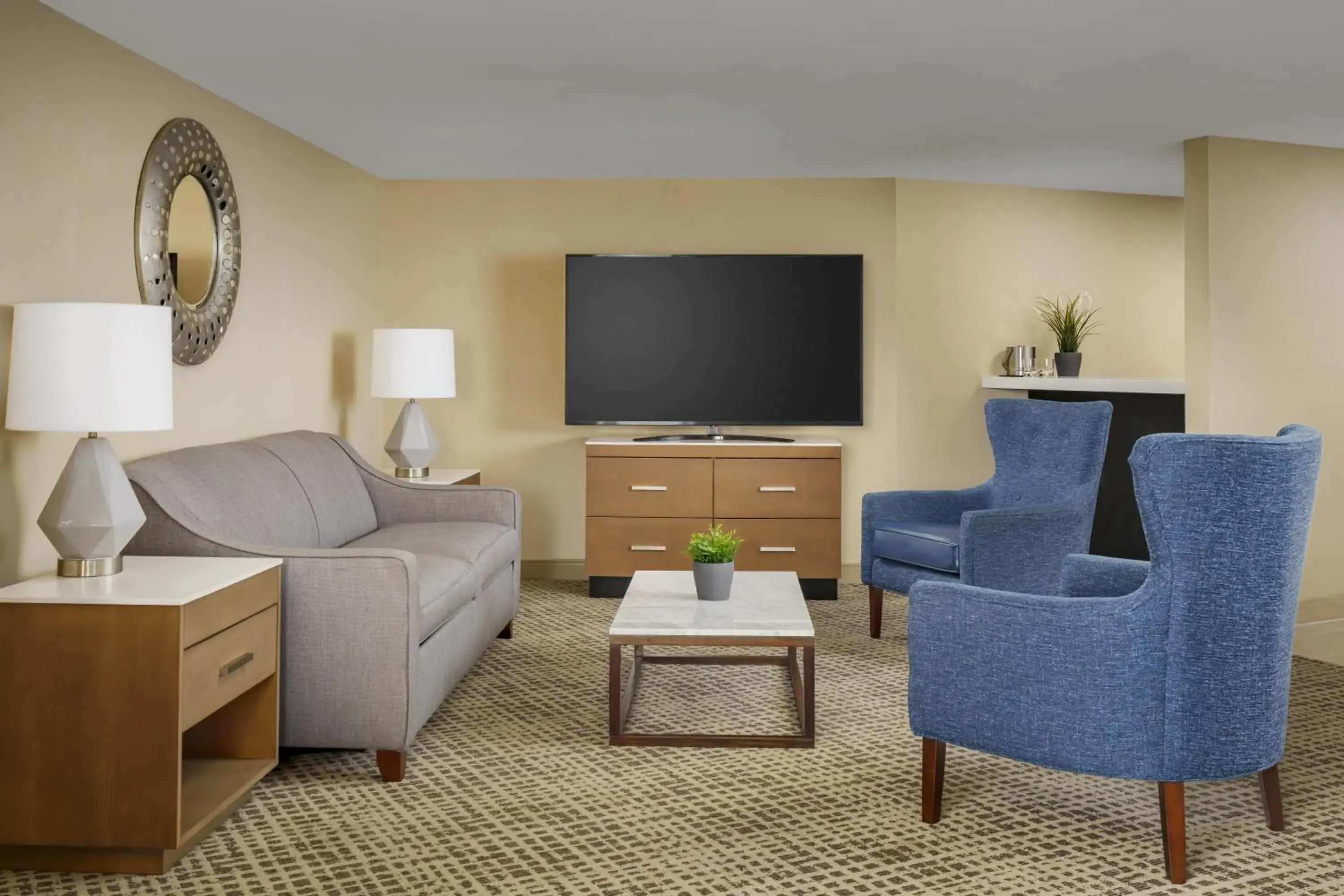 Junior King Suite with Sofa Bed in DoubleTree by Hilton Orlando Airport Hotel Junior King Suite with Sofa Bed in DoubleTree by Hilton Orlando Airport Hotel