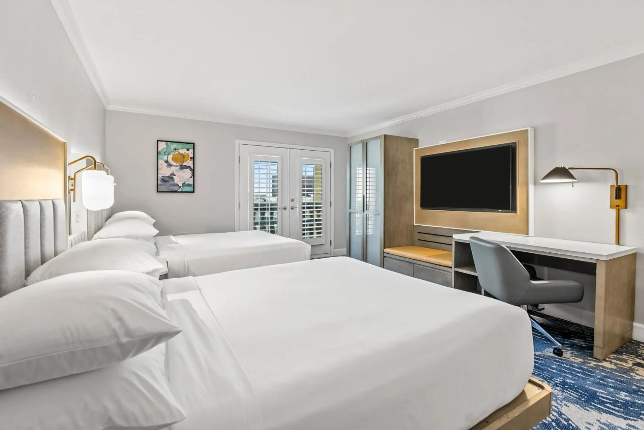 Photo of the whole room, Bed in Crowne Plaza Orlando-Downtown by IHG