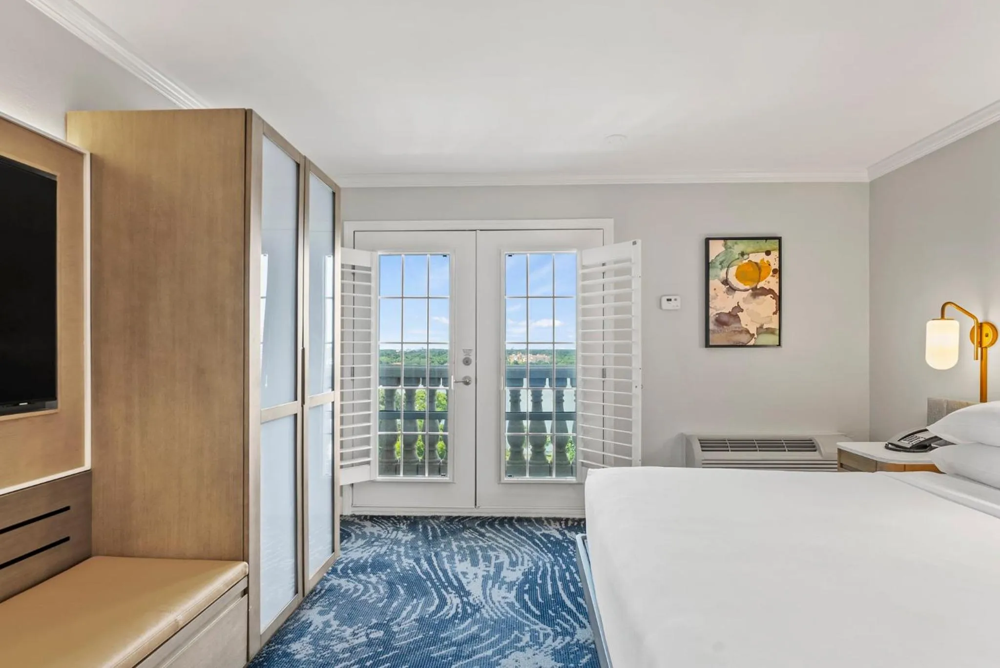 Photo of the whole room, Bed in Crowne Plaza Orlando-Downtown by IHG