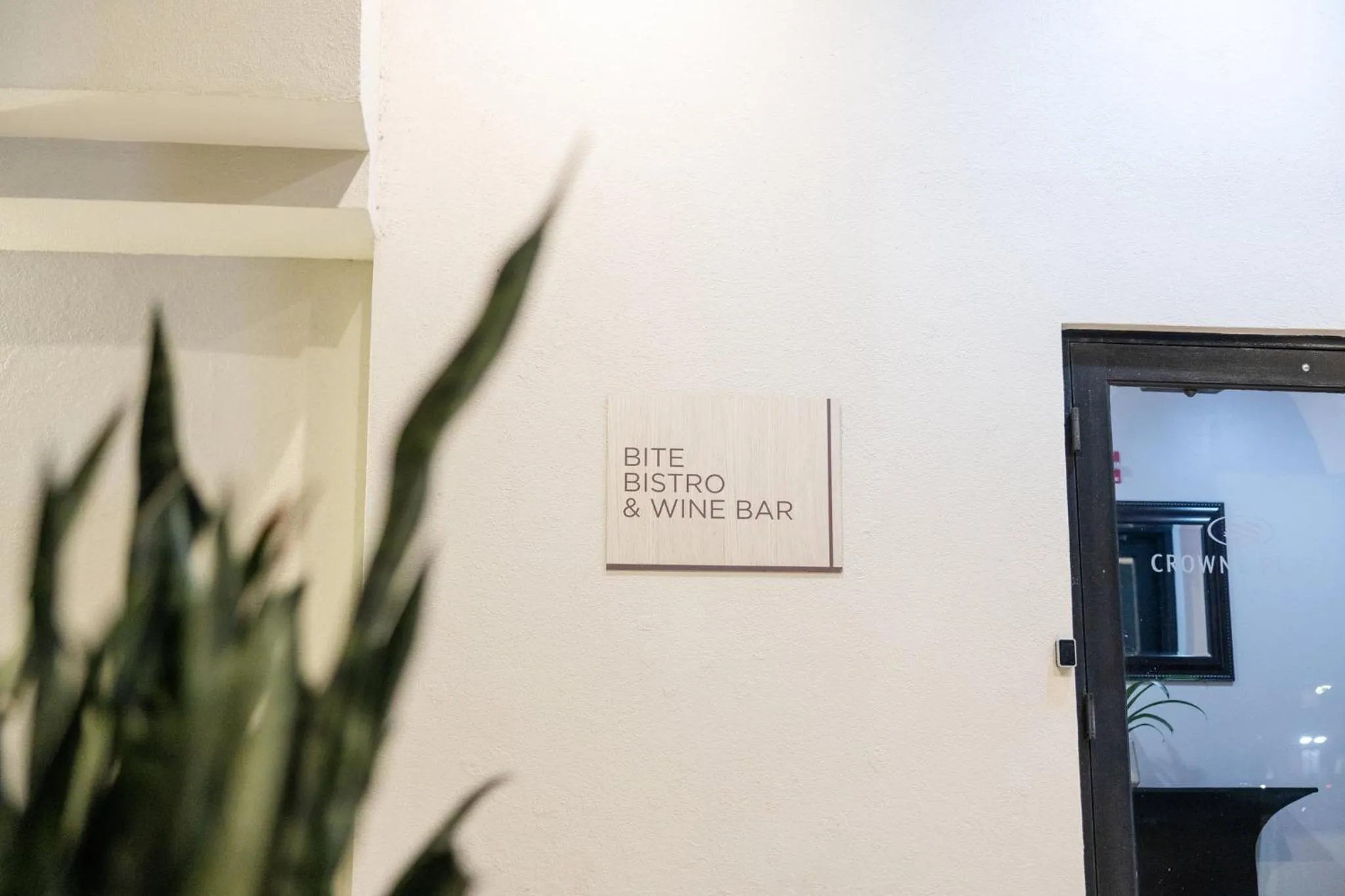 Restaurant/places to eat in Crowne Plaza Orlando-Downtown by IHG