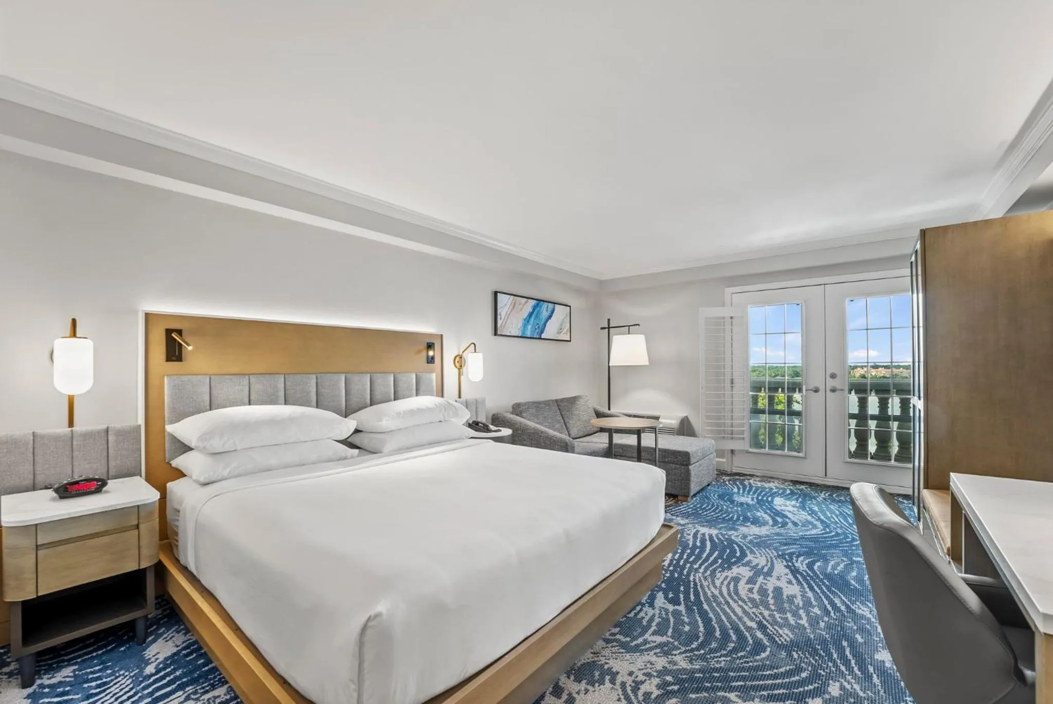 Photo of the whole room, Bed in Crowne Plaza Orlando-Downtown by IHG