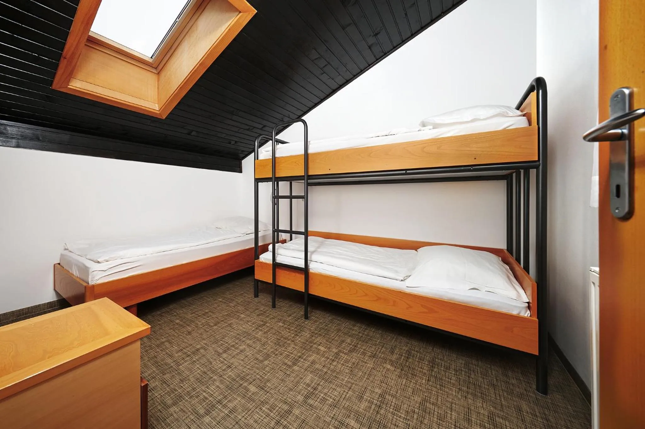 Bed in Depandansa Brinje