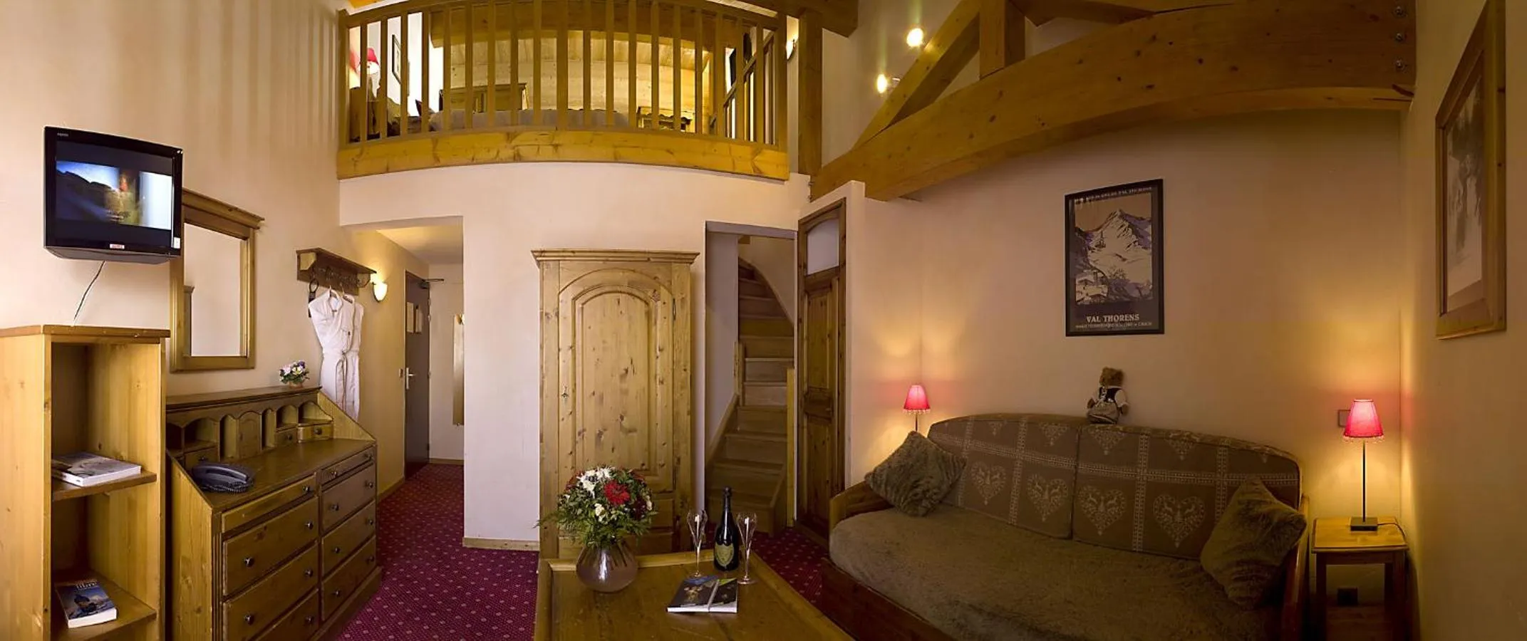 Bedroom, Bed in Hôtel Le Sherpa Val Thorens