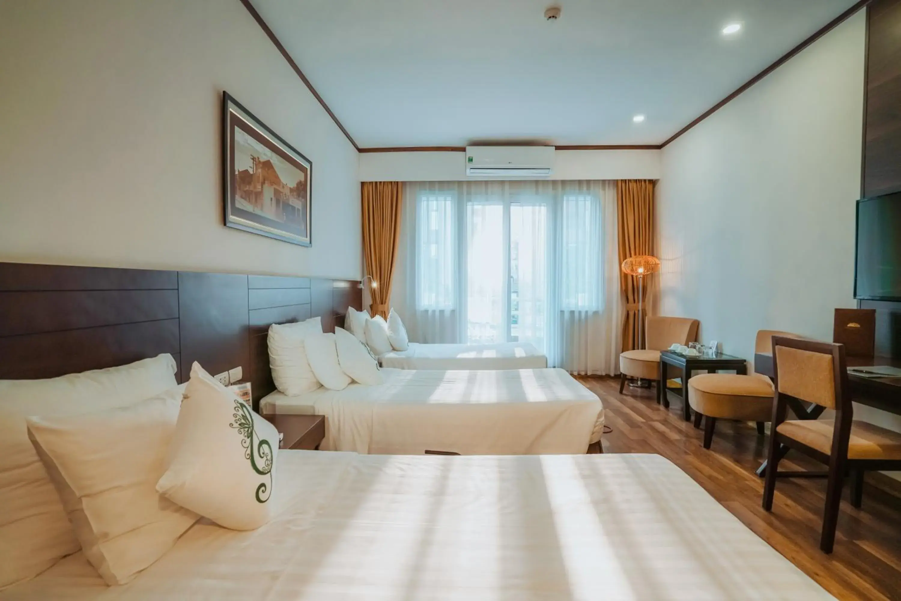 Deluxe Triple Room with Balcony in Thang Long Opera Hotel Deluxe Triple Room with Balcony in Thang Long Opera Hotel