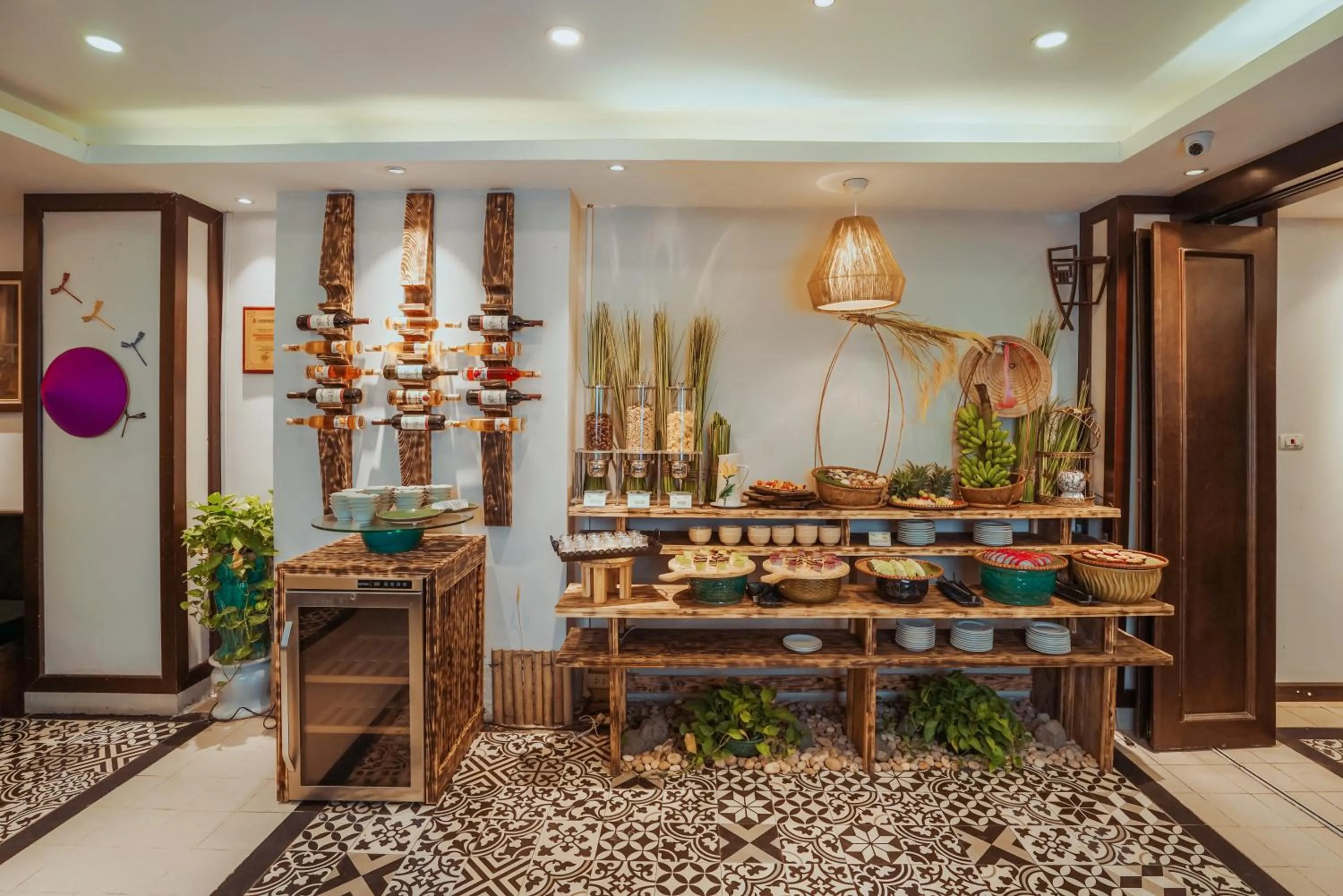 Restaurant/places to eat in Thang Long Opera Hotel