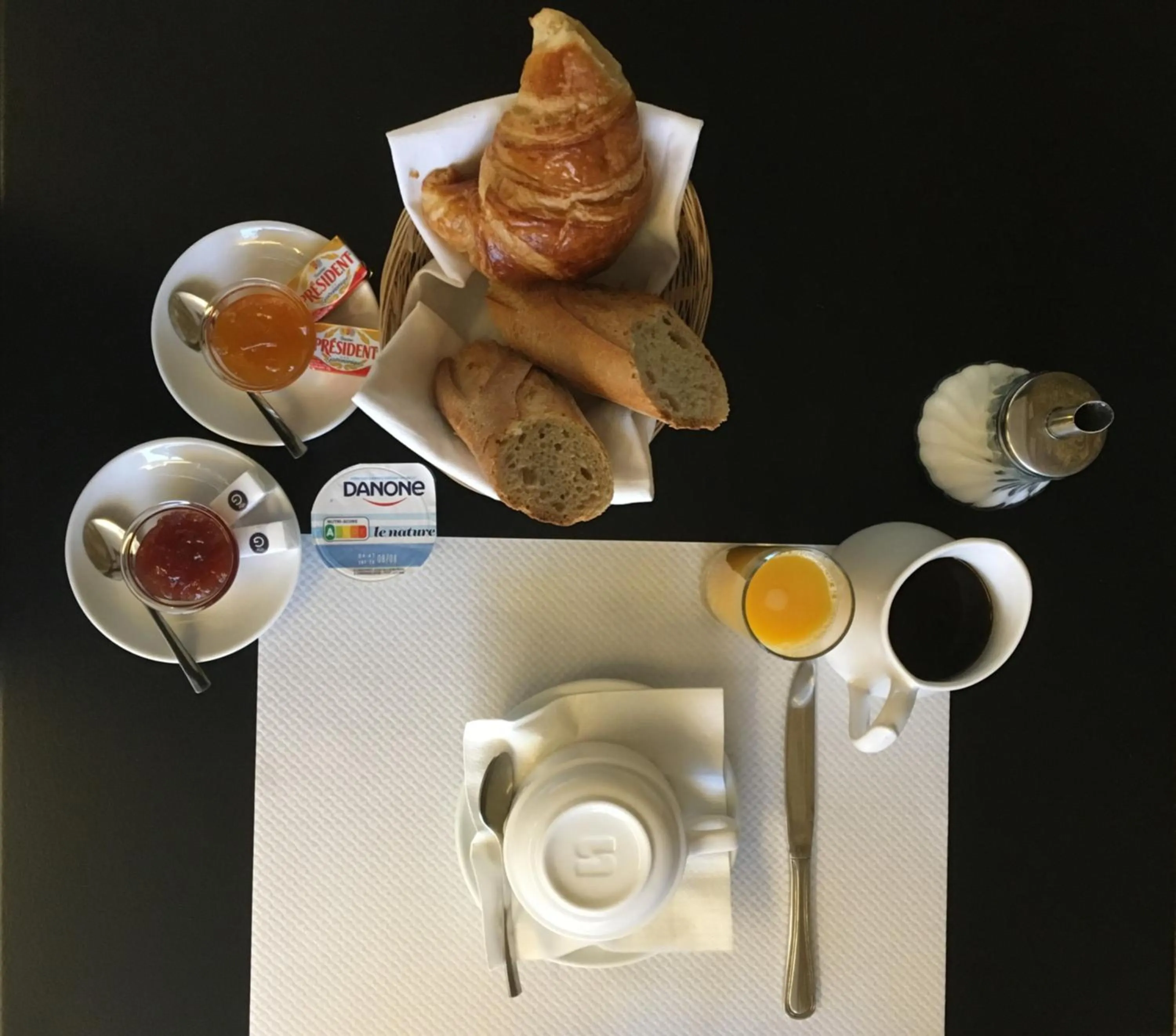 Breakfast in Hotel Val De Saone Lyon Caluire Rillieux