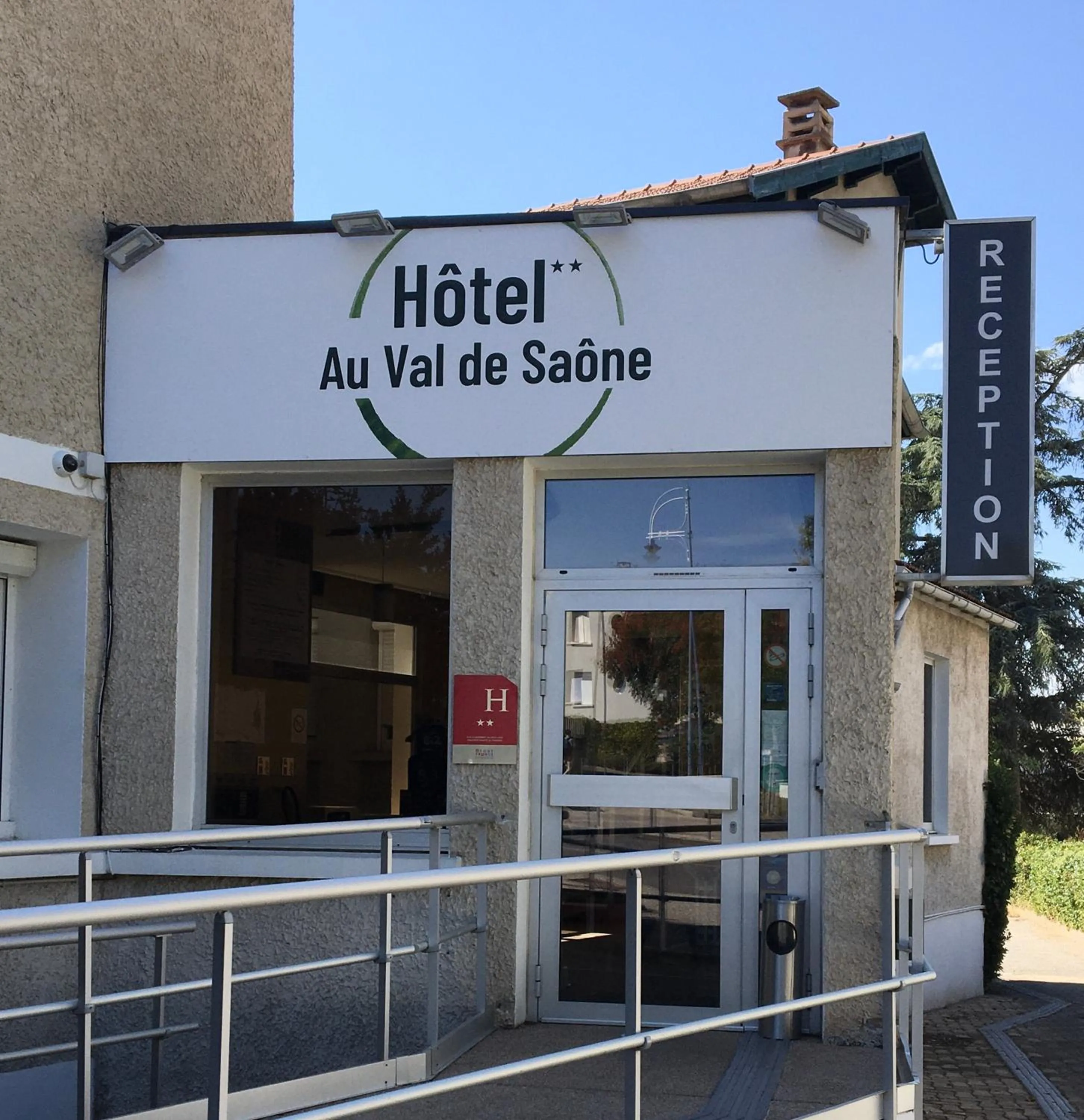 Logo/Certificate/Sign in Hotel Val De Saone Lyon Caluire Rillieux