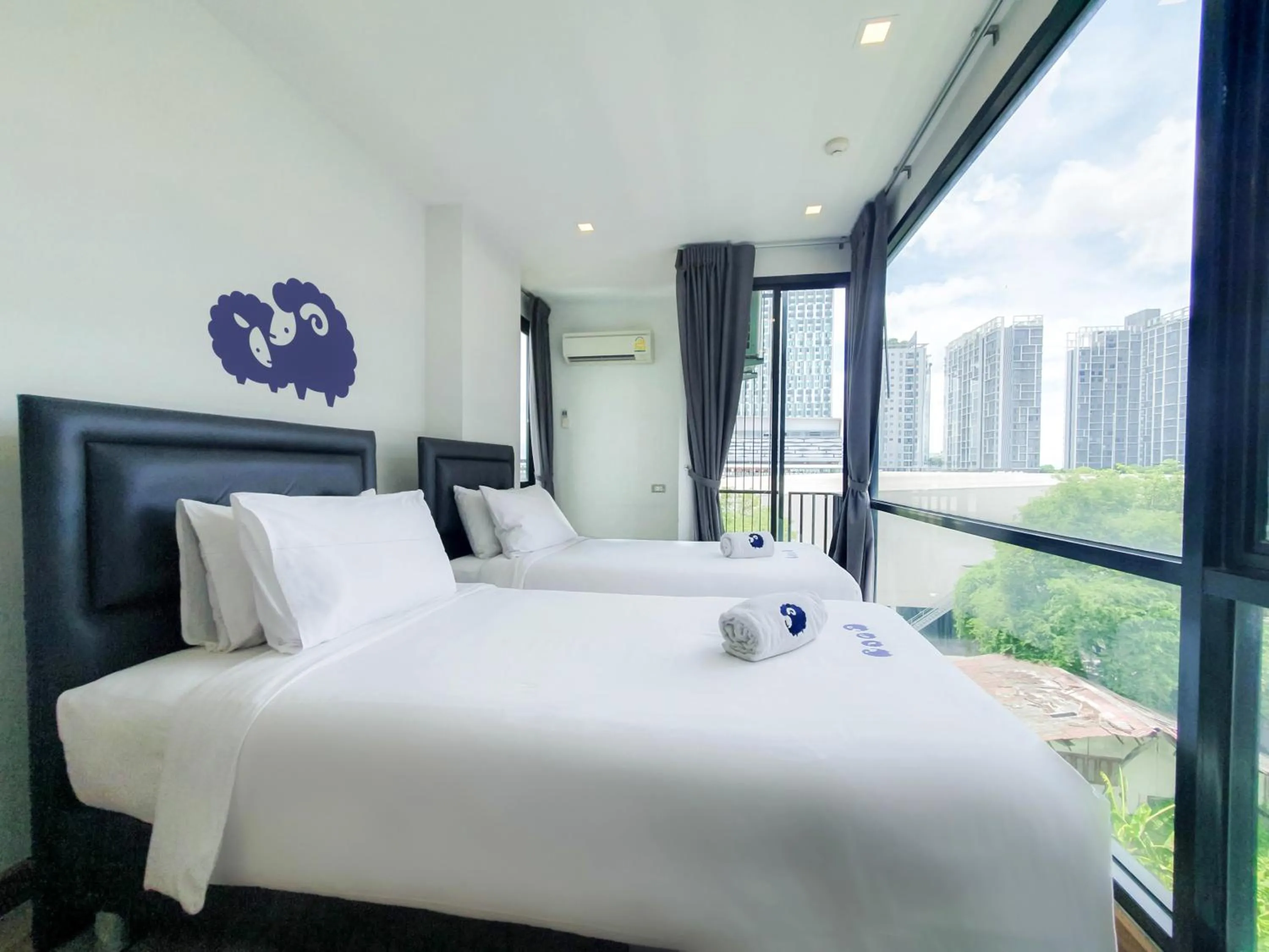 Bedroom, Bed in Kokotel Bangkok Sukhumvit 50