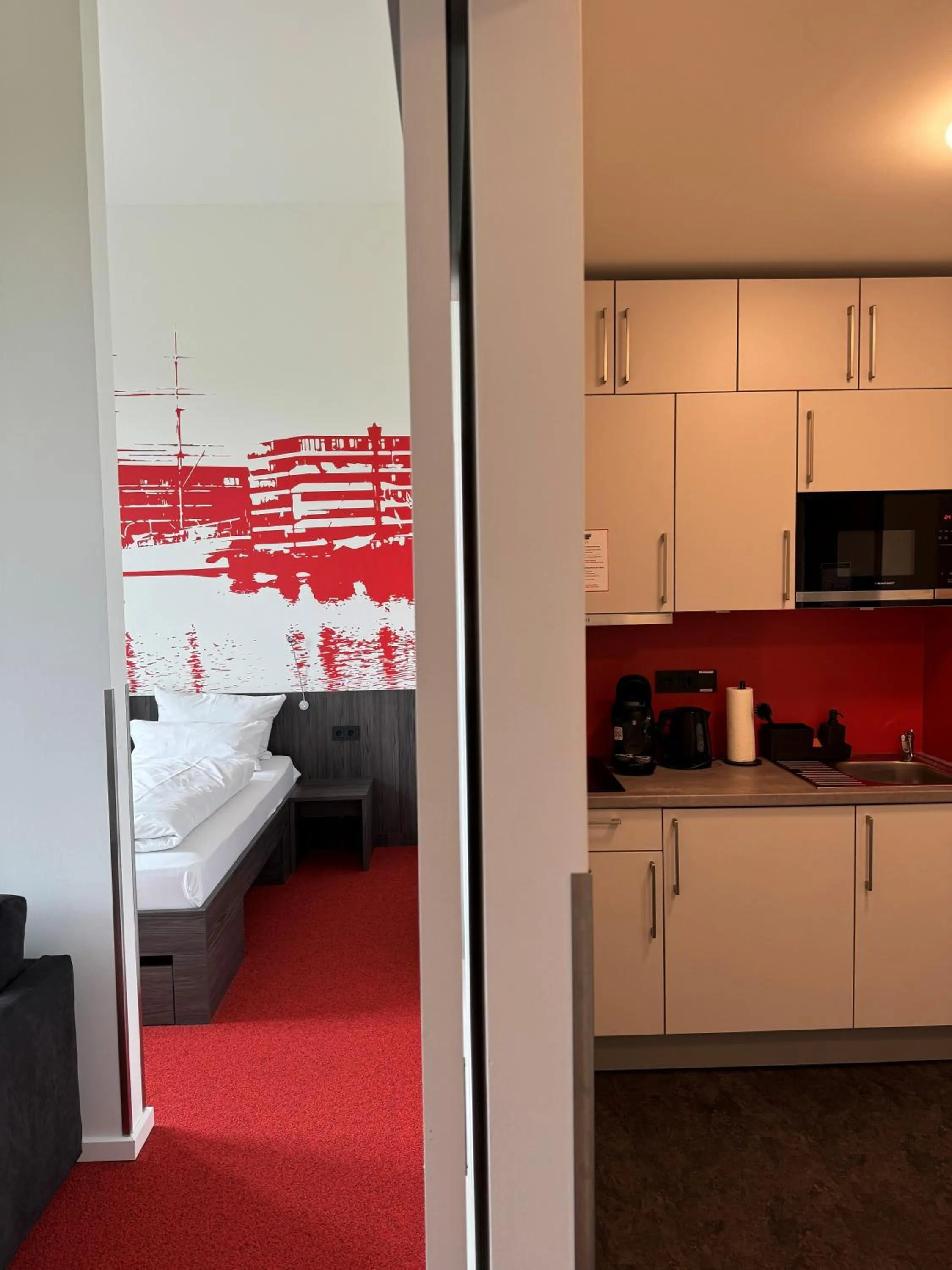 Kitchen or kitchenette, Bed in havenhostel Bremerhaven