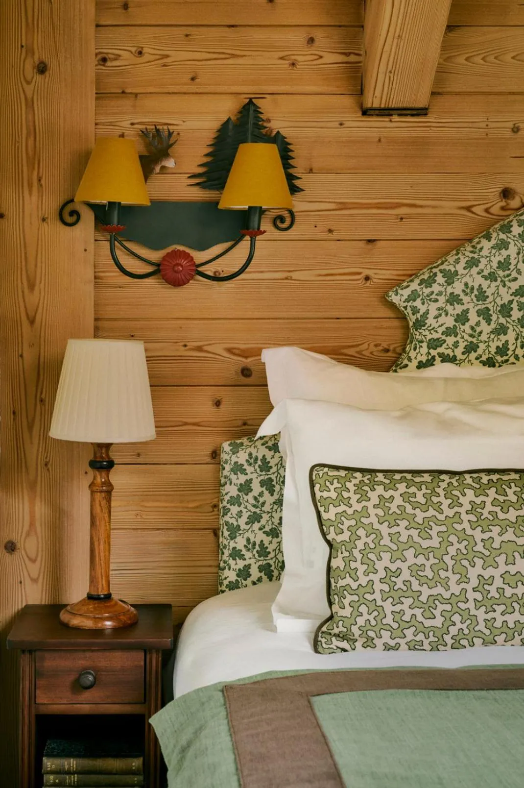 Bed in Hôtel Saint-Georges