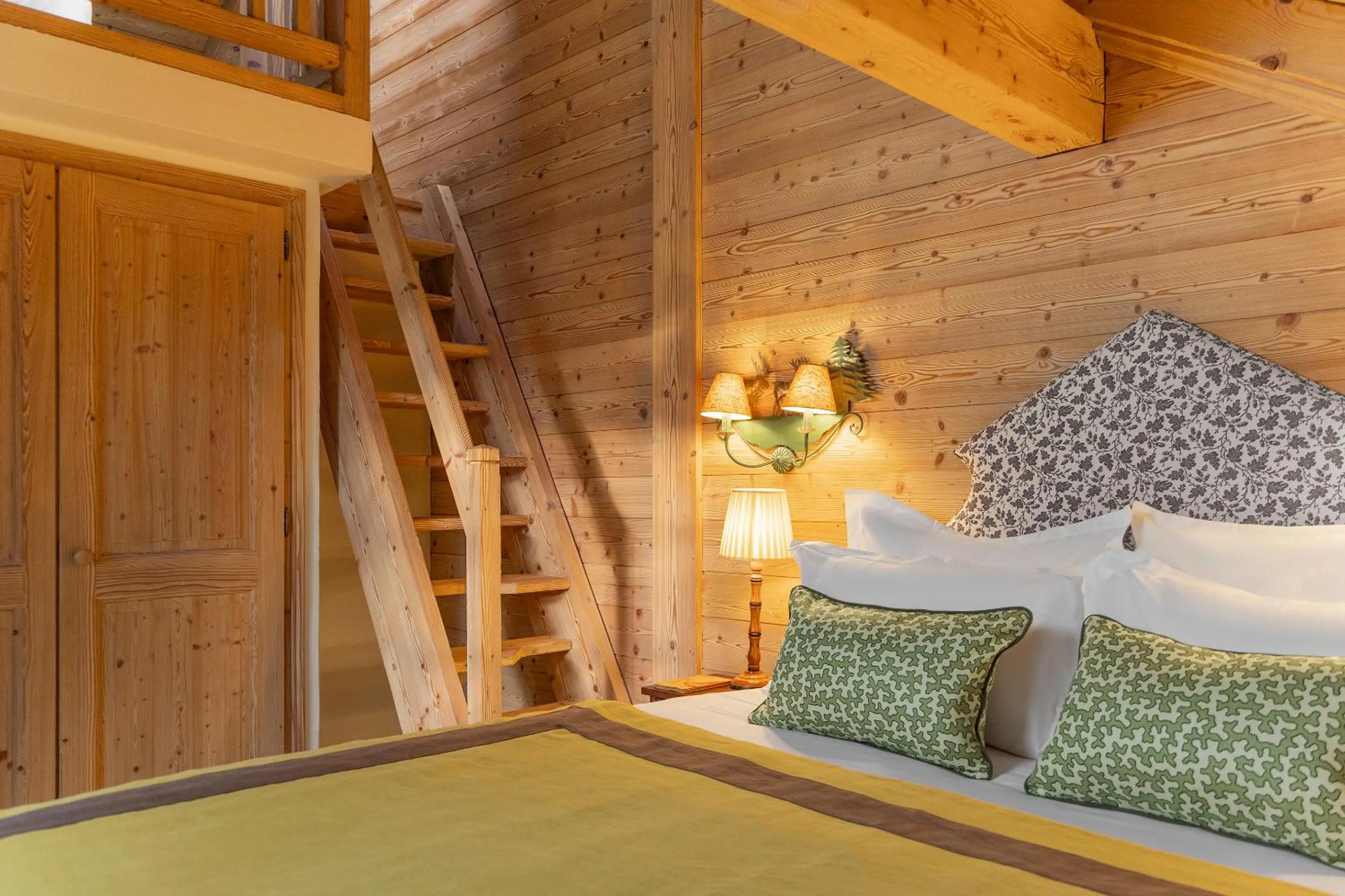 Bed in Hôtel Saint-Georges