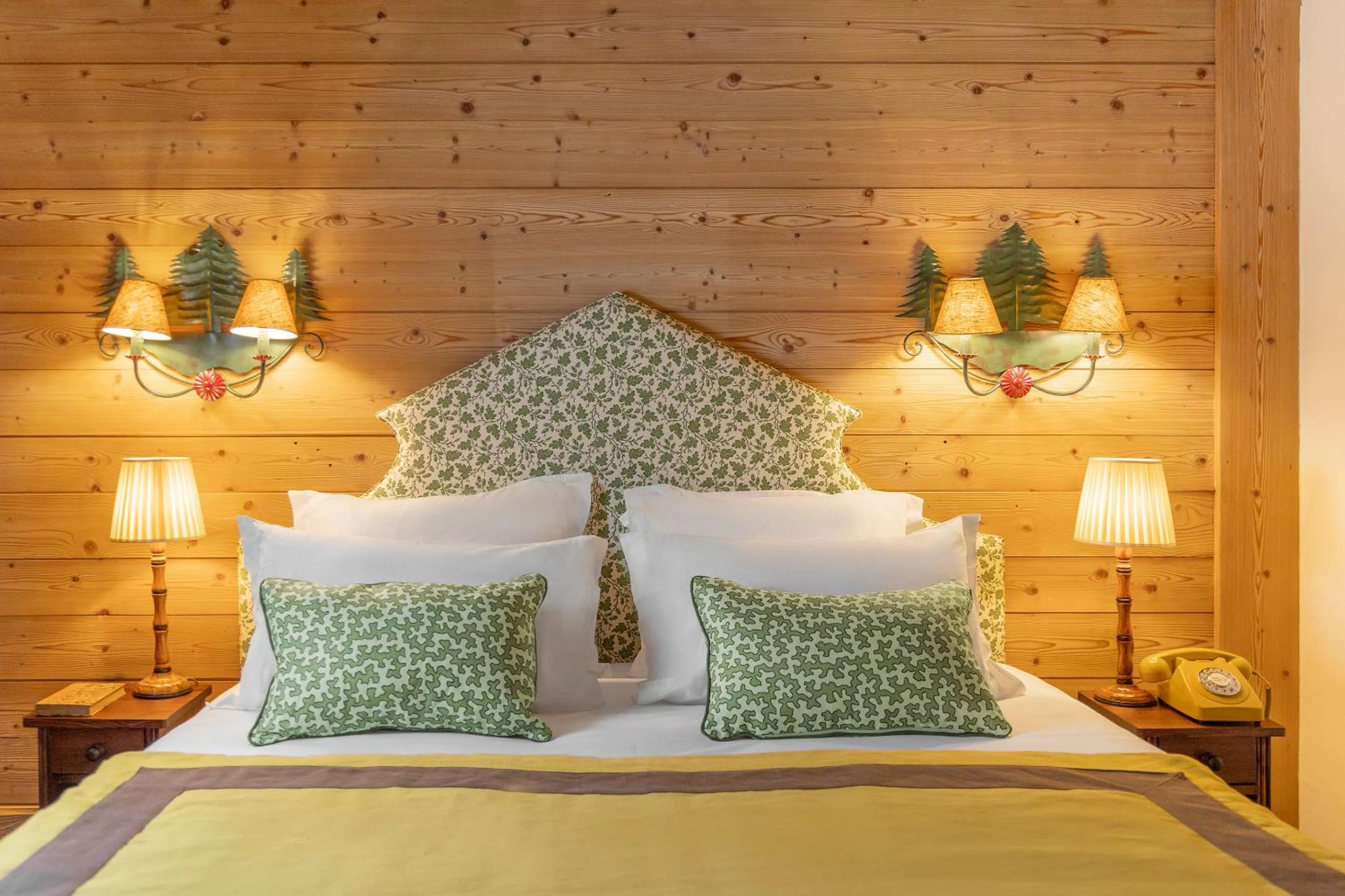 Bed in Hôtel Saint-Georges