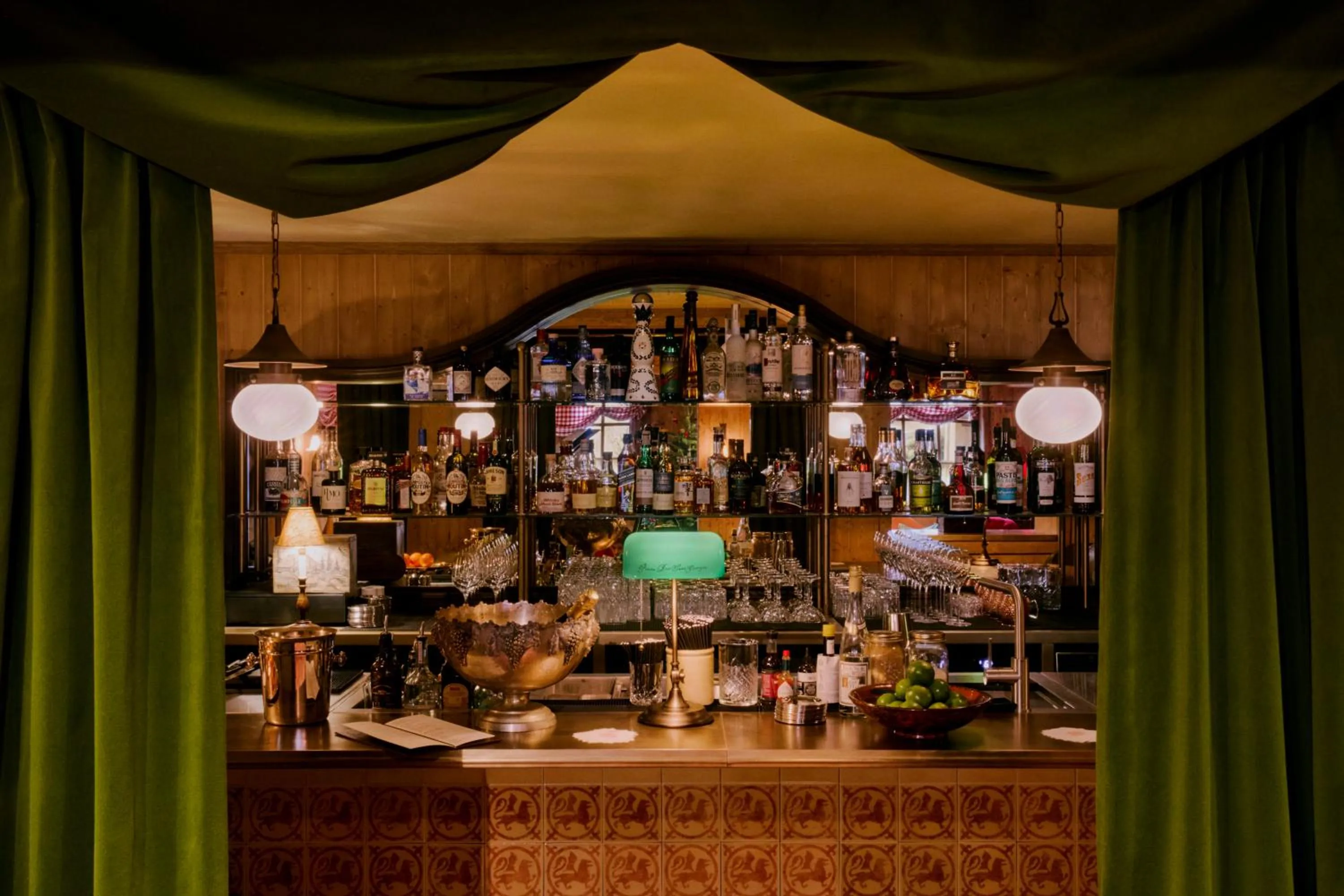 Lounge or bar in Hôtel Saint-Georges Relais & Châteaux