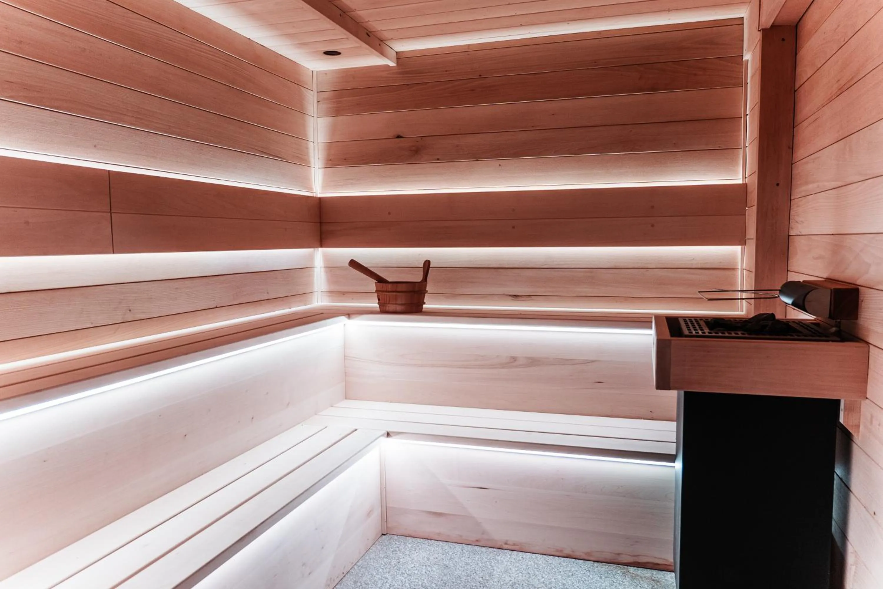 Sauna, Bed in Hôtel Saint-Georges Relais & Châteaux