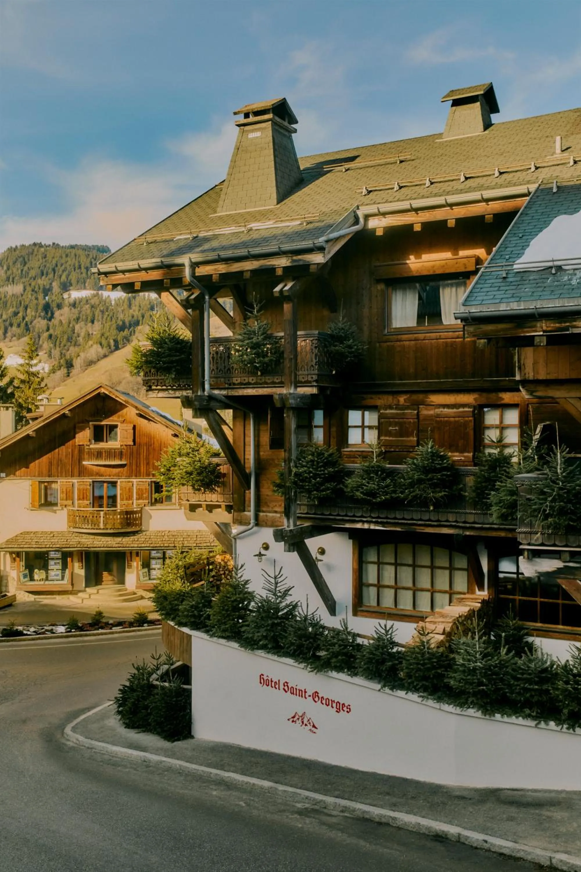 Property building in Hôtel Saint-Georges Relais & Châteaux