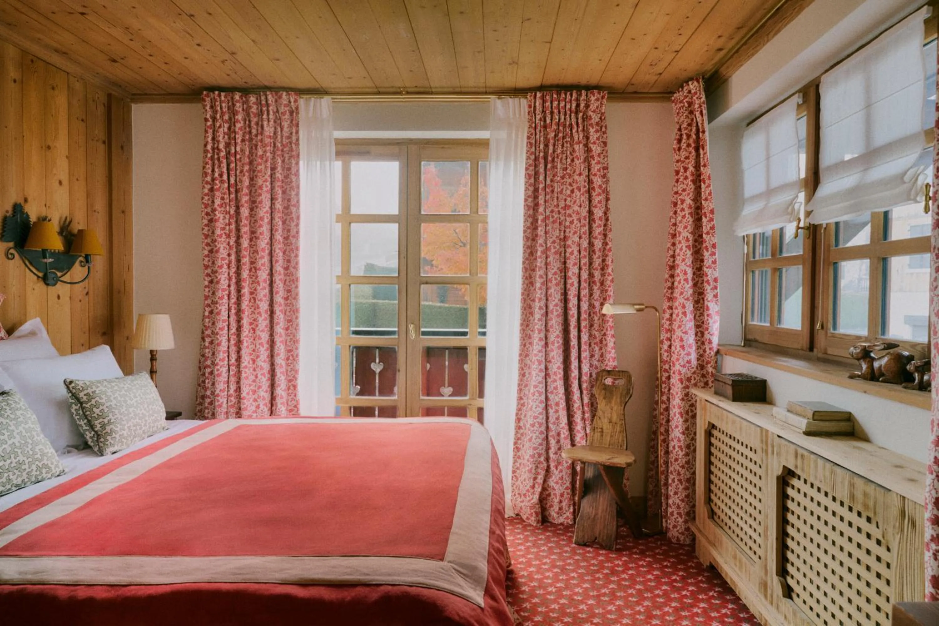 Bed in Hôtel Saint-Georges Relais & Châteaux