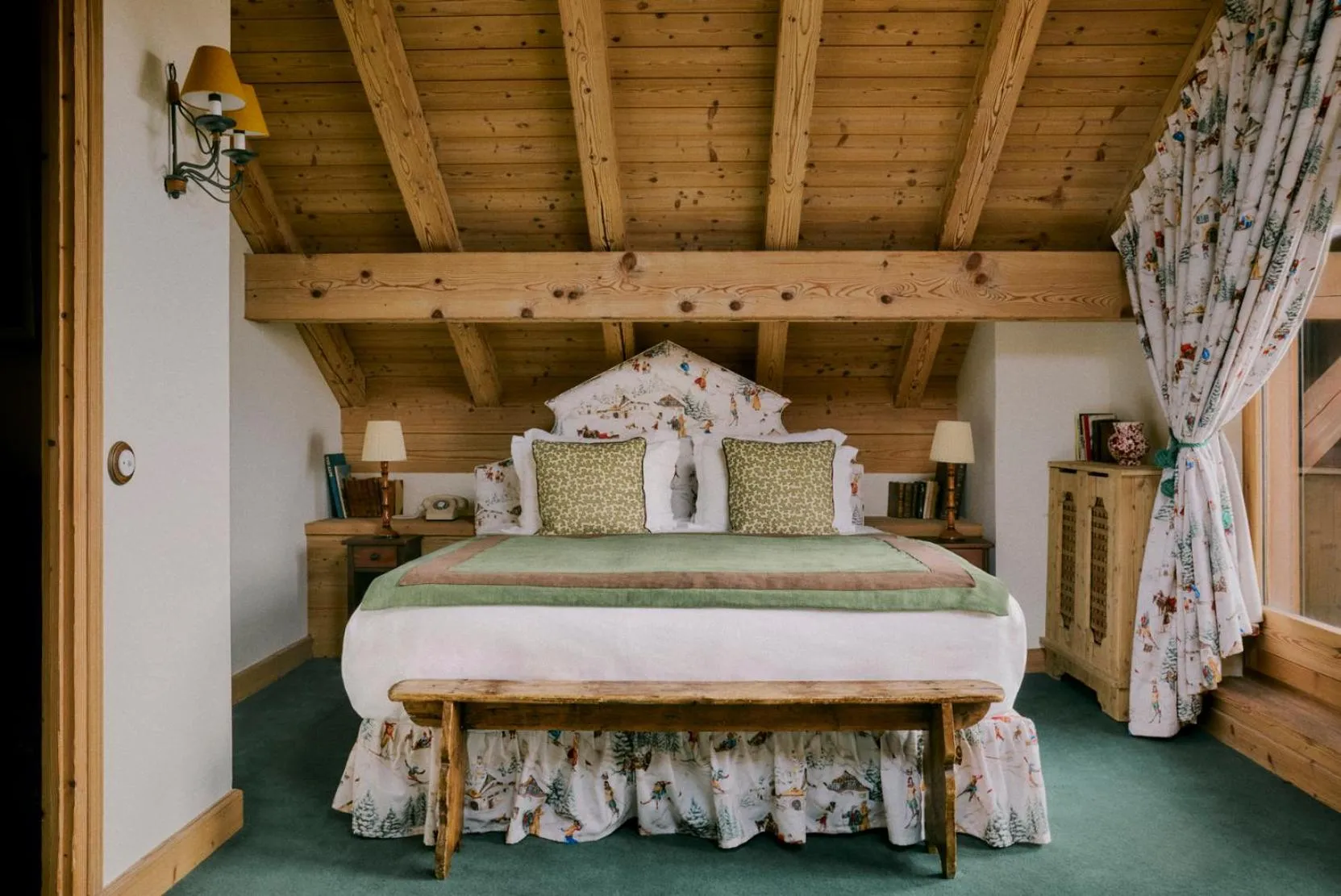 Bedroom, Bed in Hôtel Saint-Georges