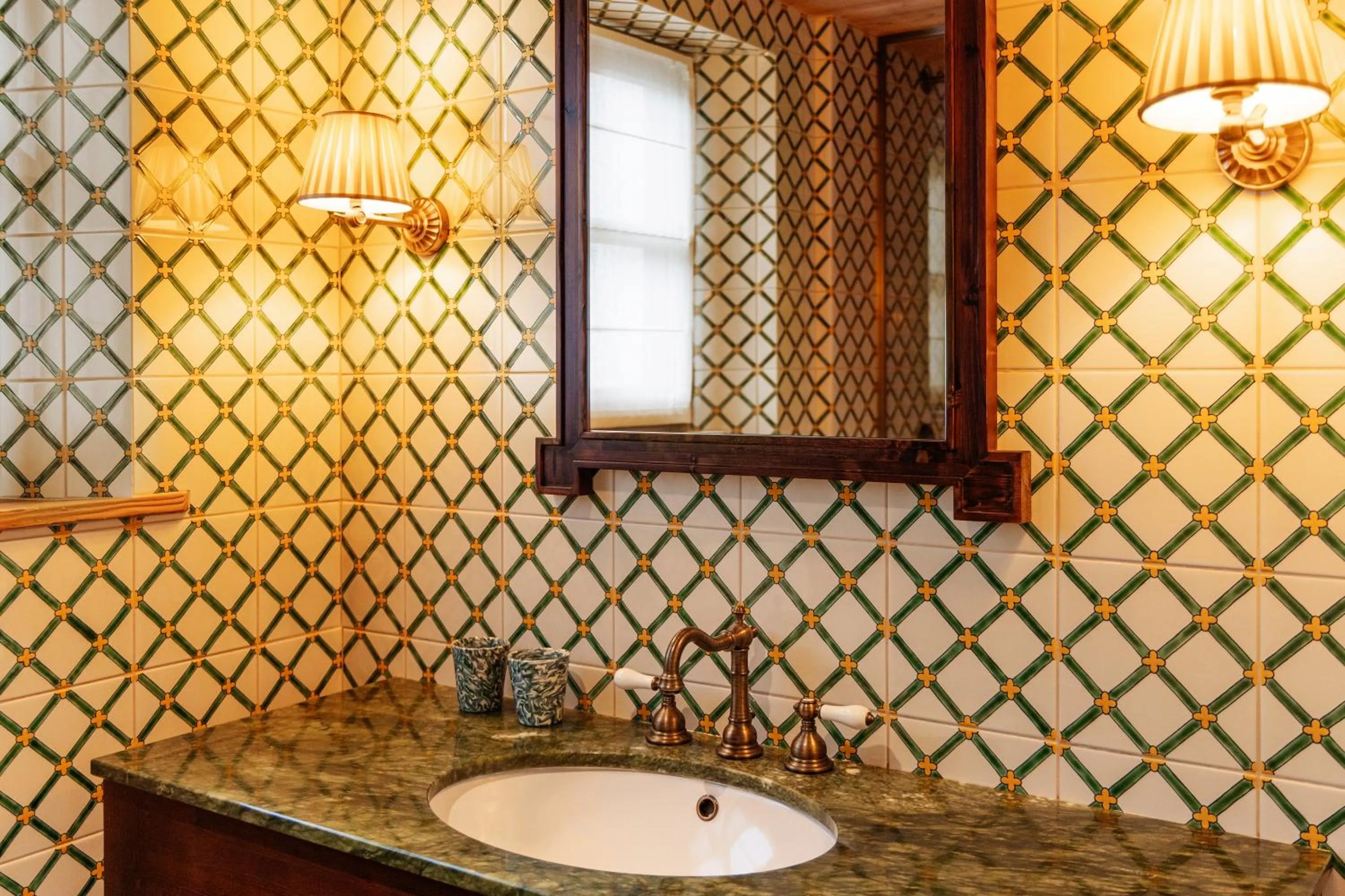 Shower in Hôtel Saint-Georges Relais & Châteaux