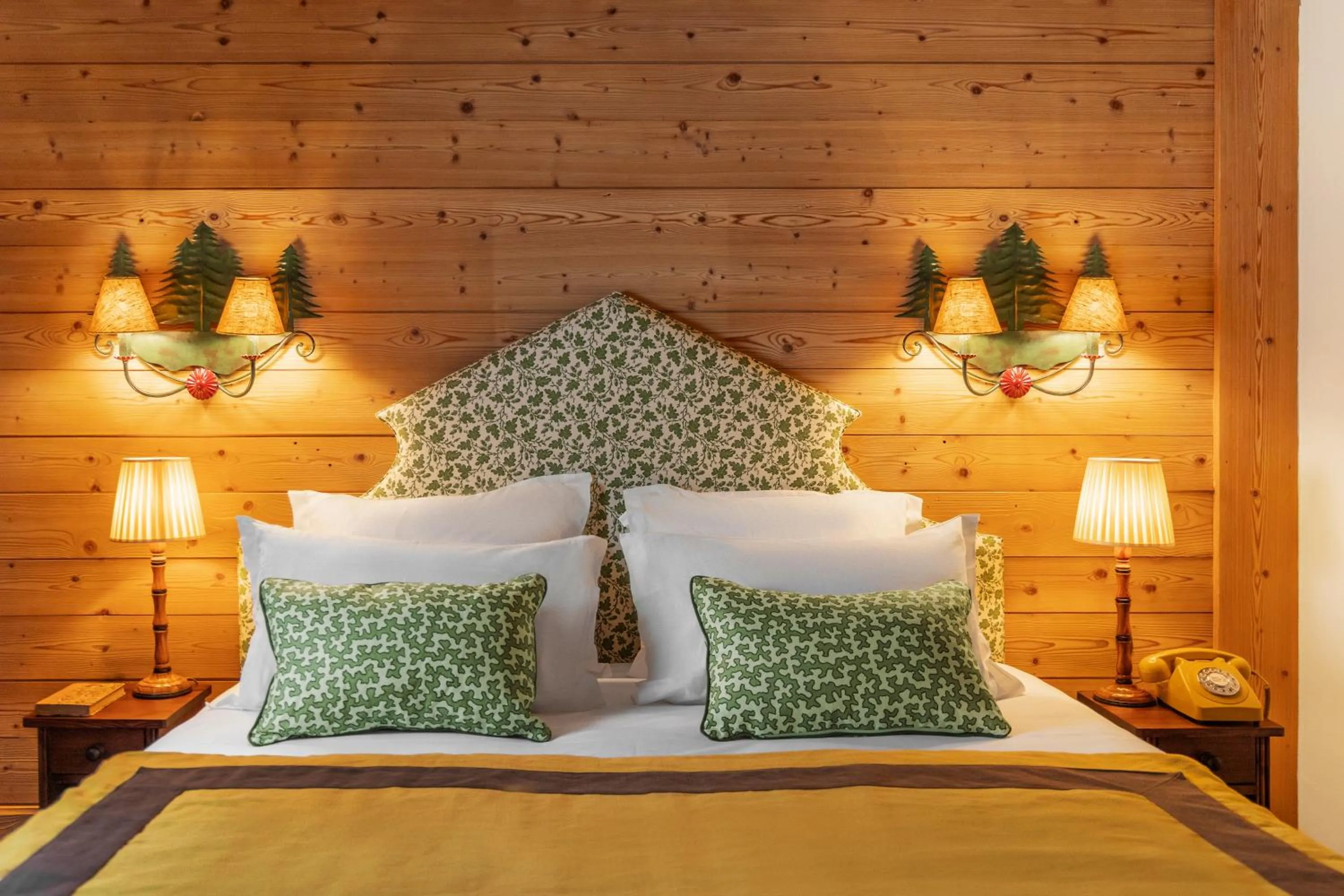 Bed in Hôtel Saint-Georges Relais & Châteaux