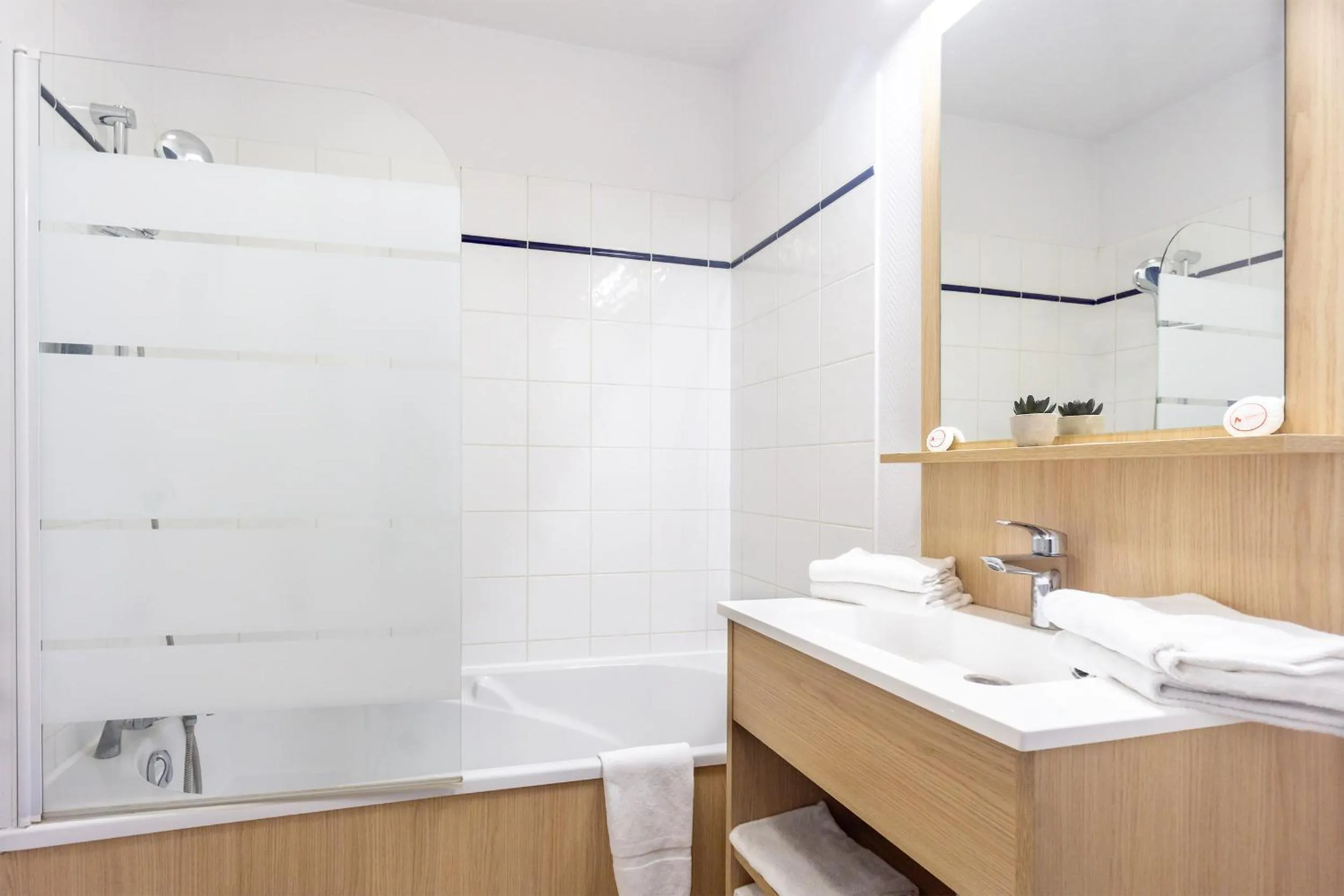 Bathroom in City Résidence Paris Saint-Maurice