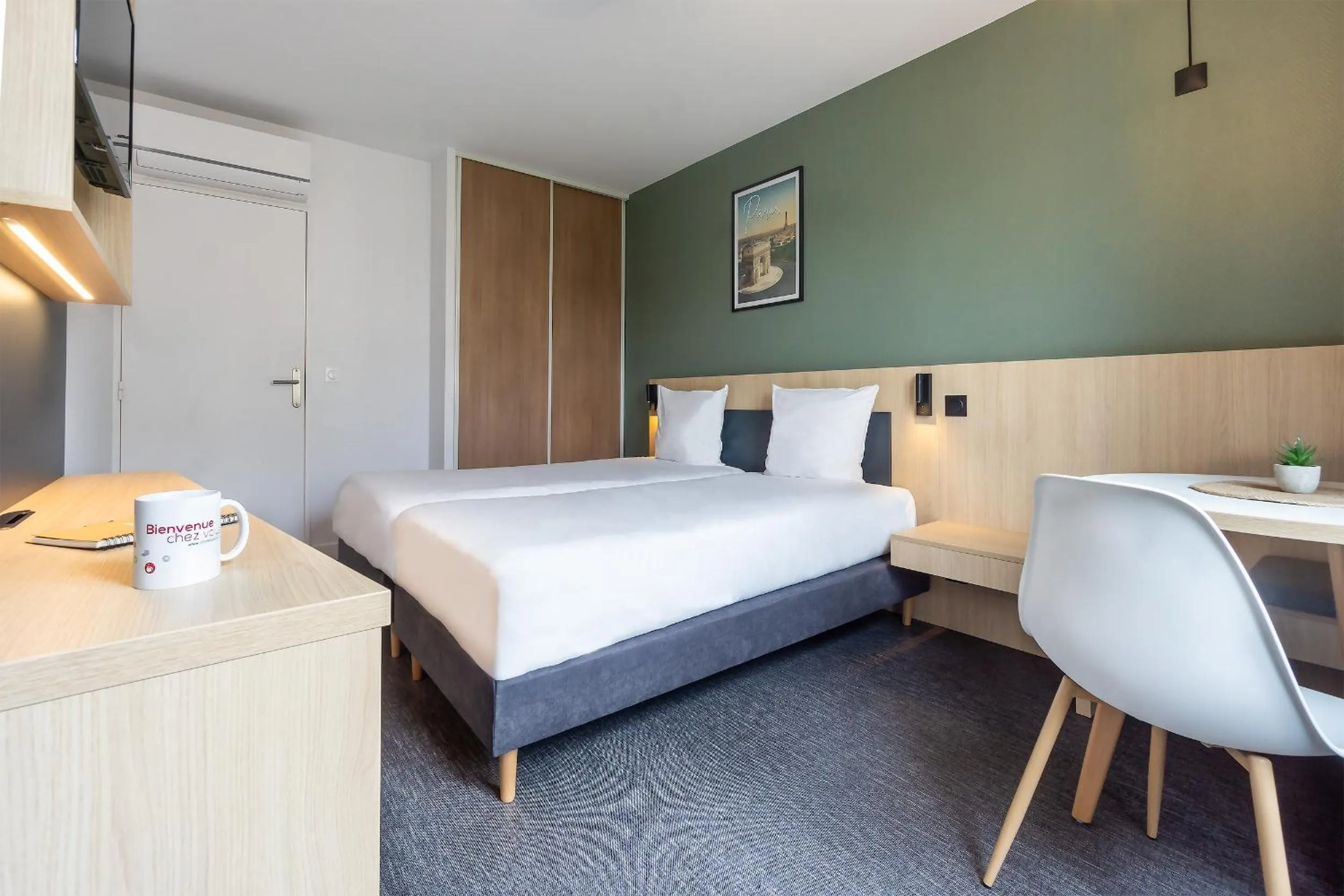 Photo of the whole room, Bed in City Résidence Paris Saint-Maurice