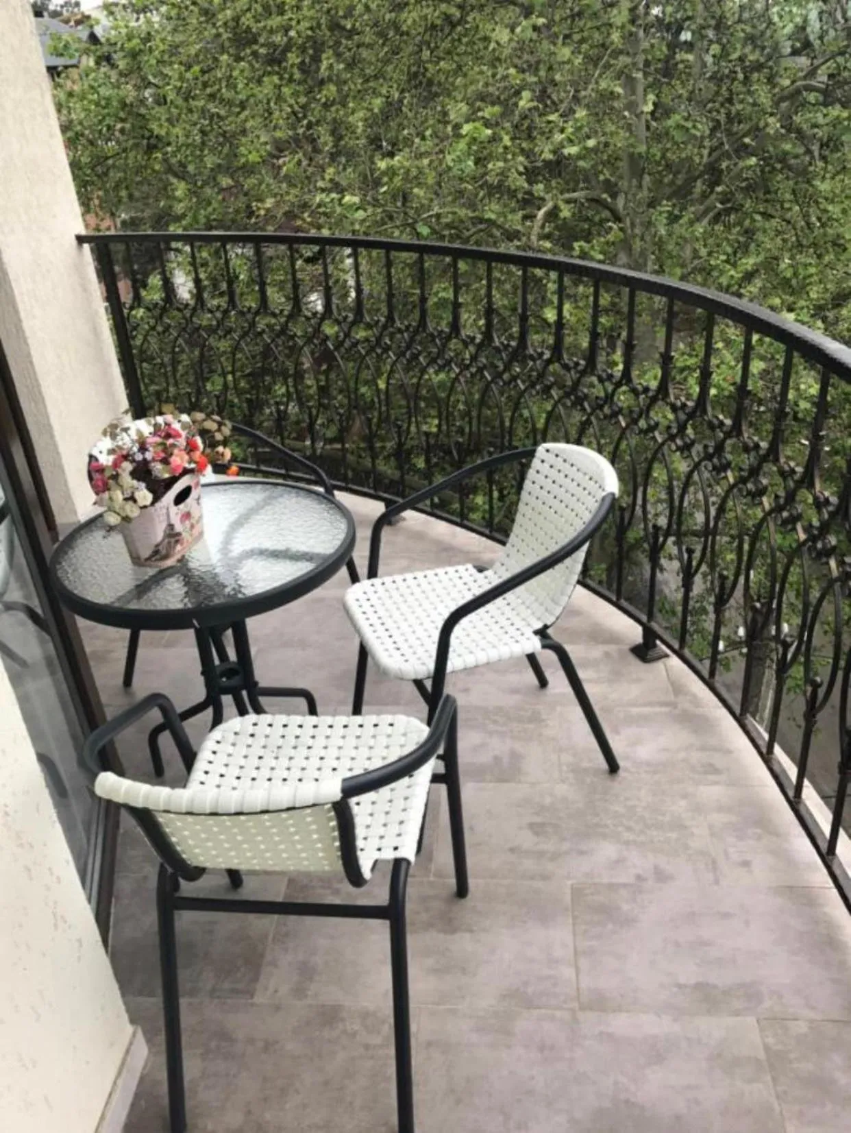 Bathroom in GNS Hotel