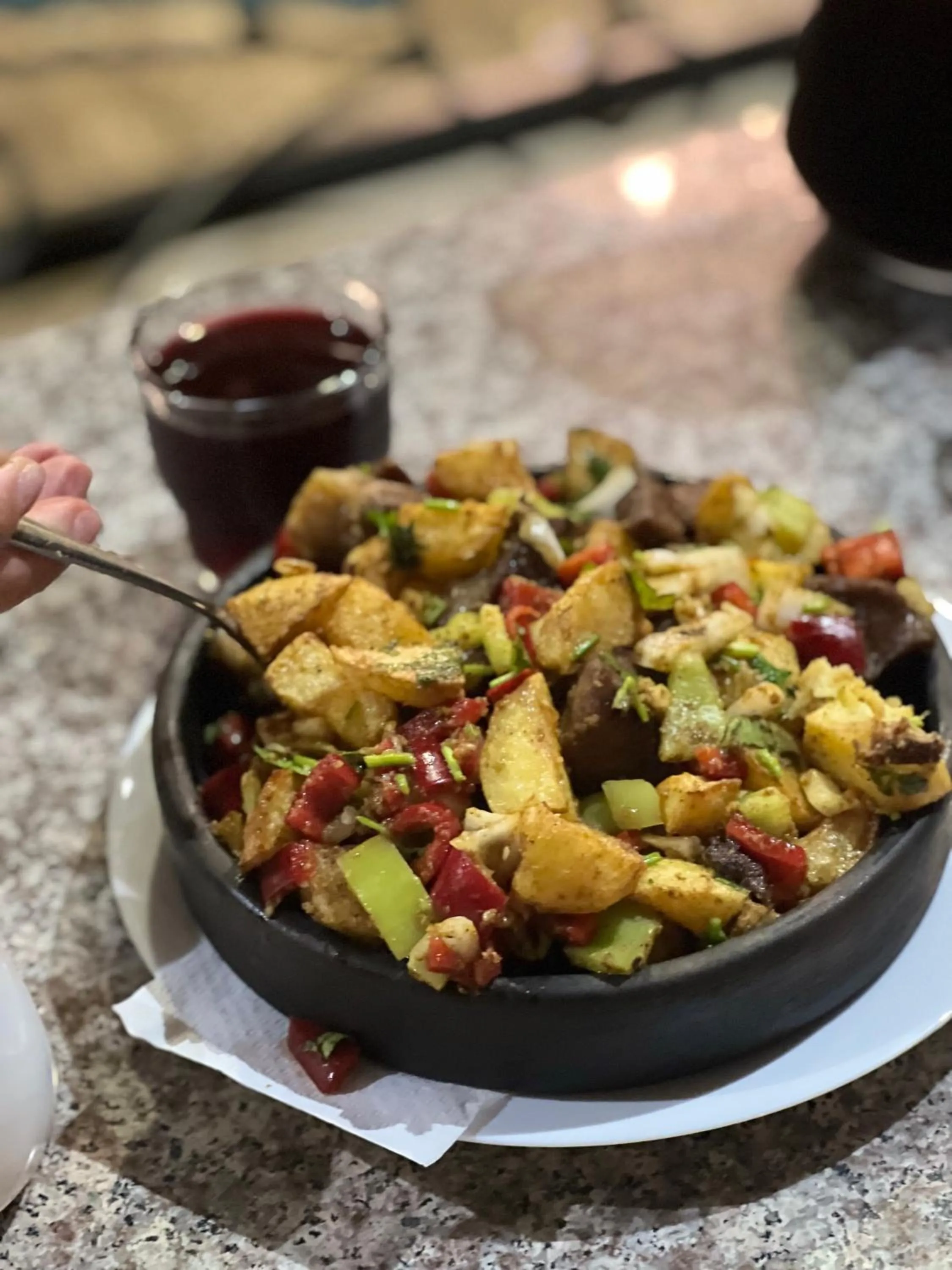 Restaurant/places to eat in GNS Hotel