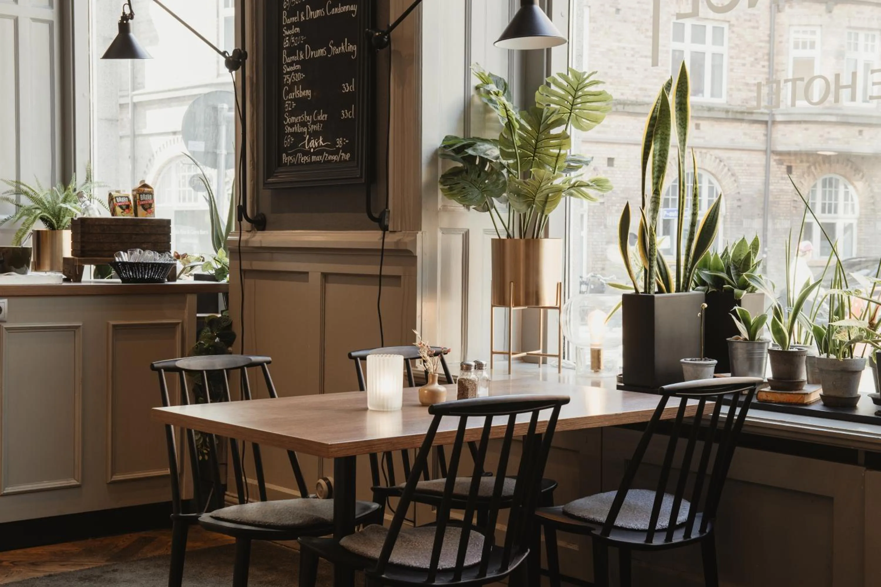 Restaurant/places to eat in Home Hotel Temperance