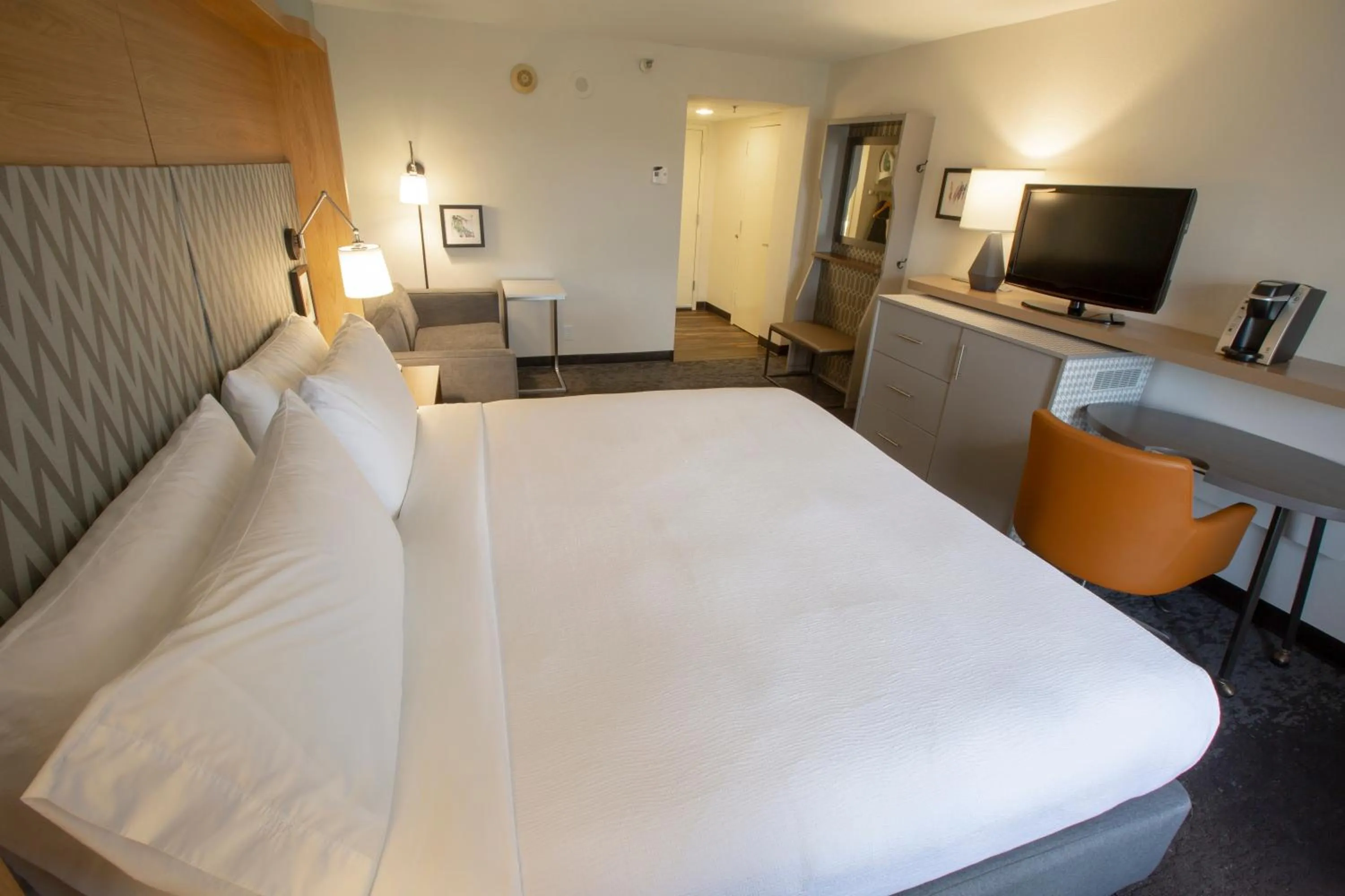 Photo of the whole room, Bed in Holiday Inn Orlando International Airport by IHG