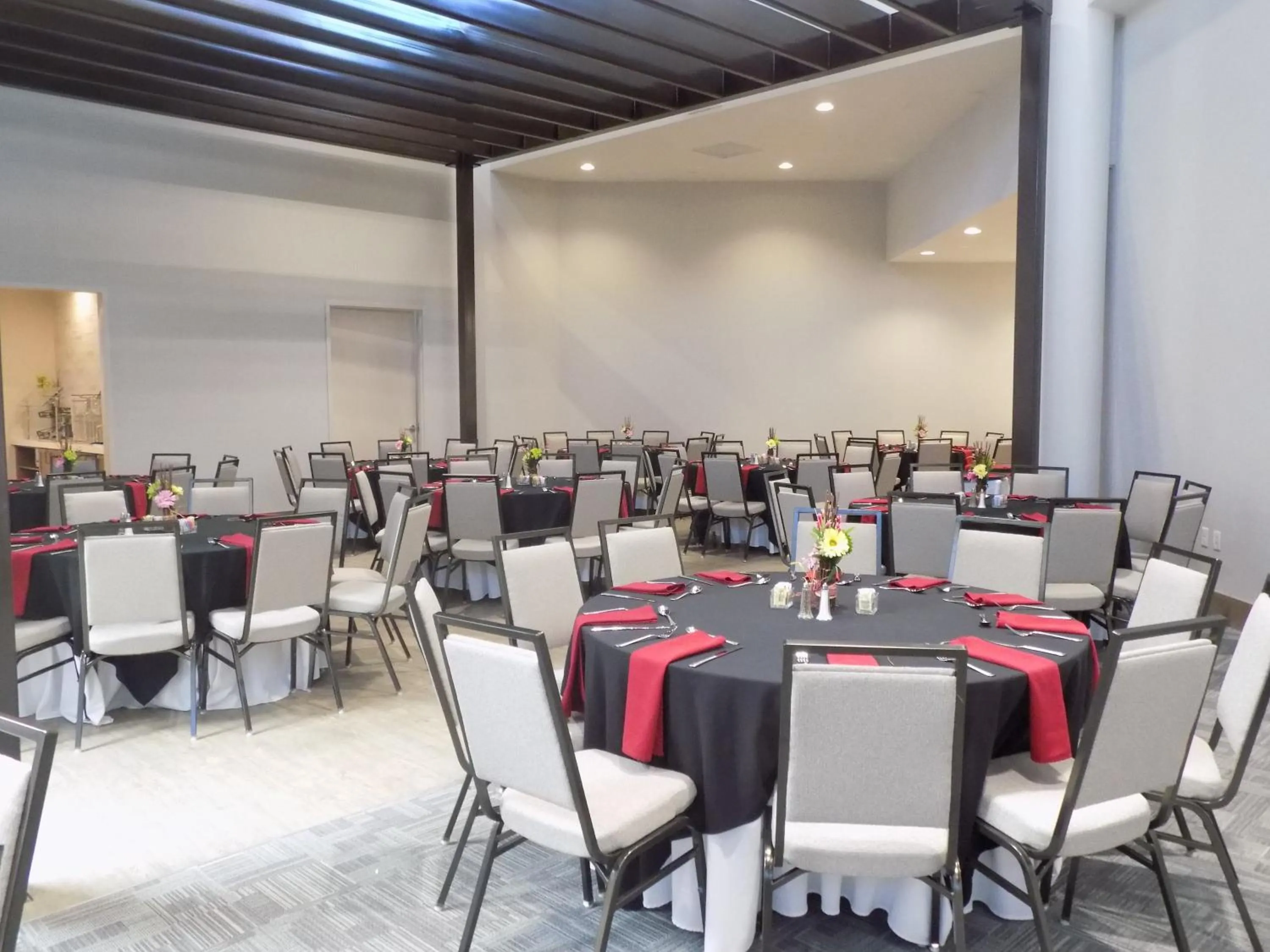 Meeting/conference room in Holiday Inn Orlando International Airport by IHG