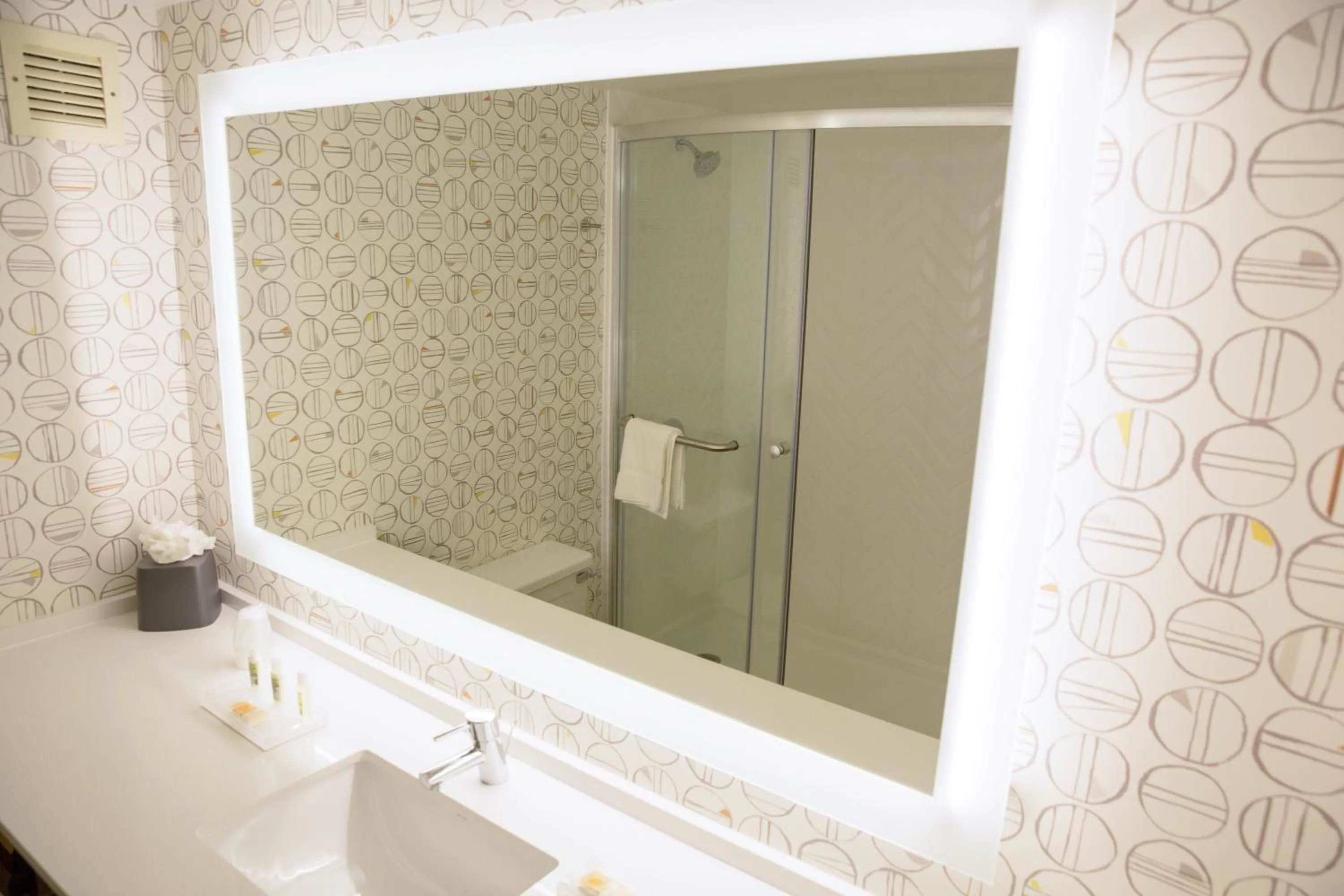 Photo of the whole room in Holiday Inn Orlando International Airport by IHG