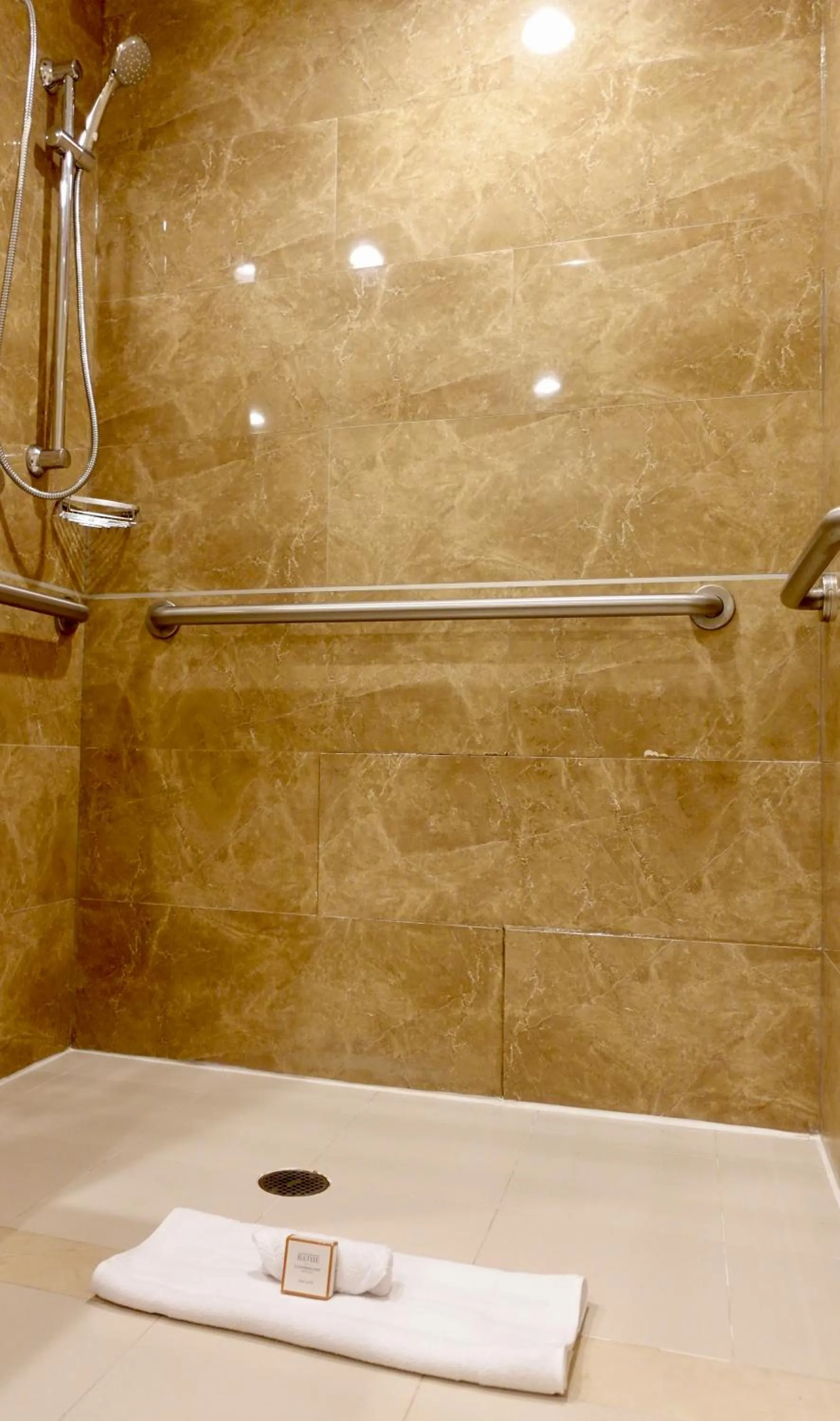 Bathroom in LIC Manhattan View Hotel