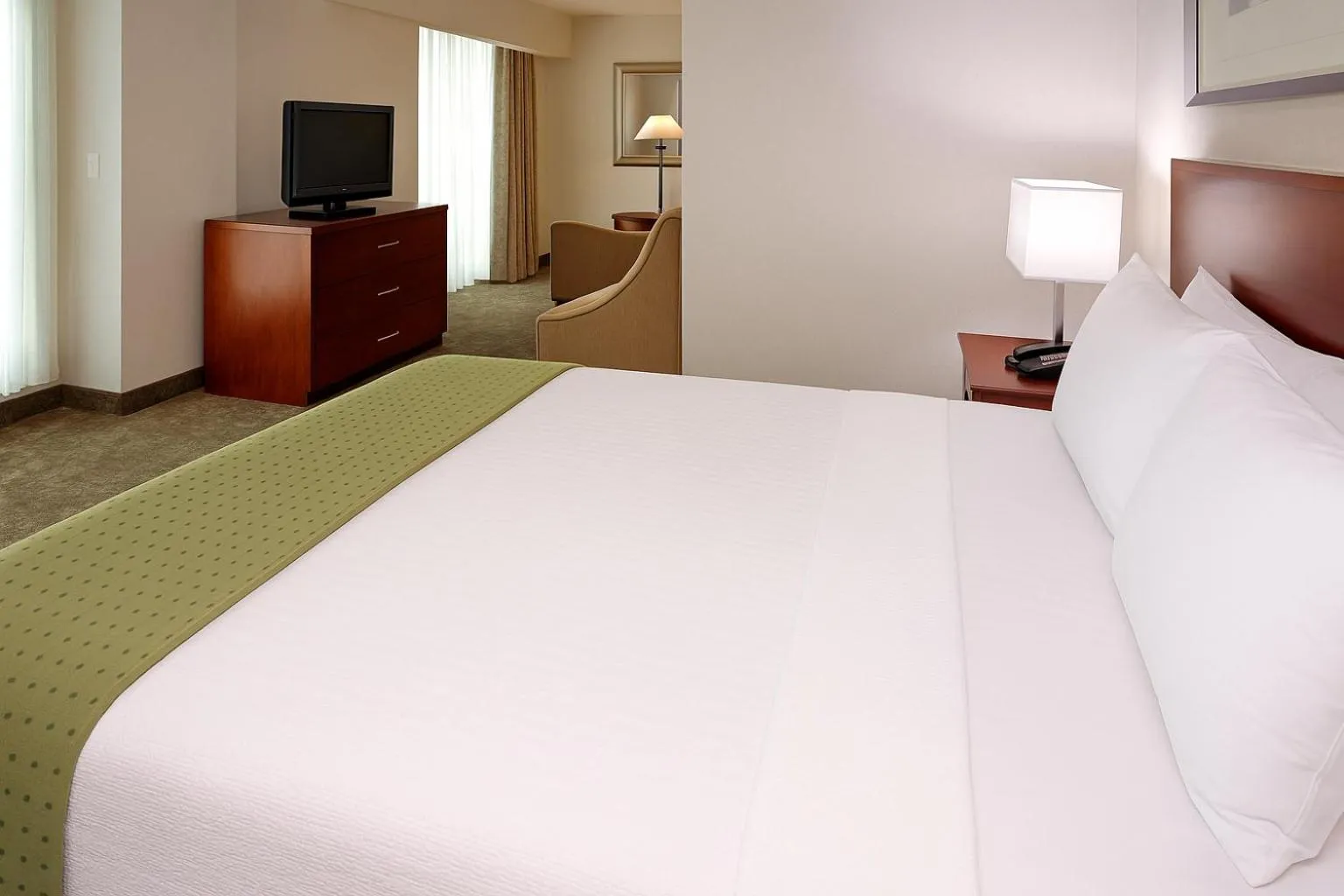 Photo of the whole room, Bed in LIC Manhattan View Hotel