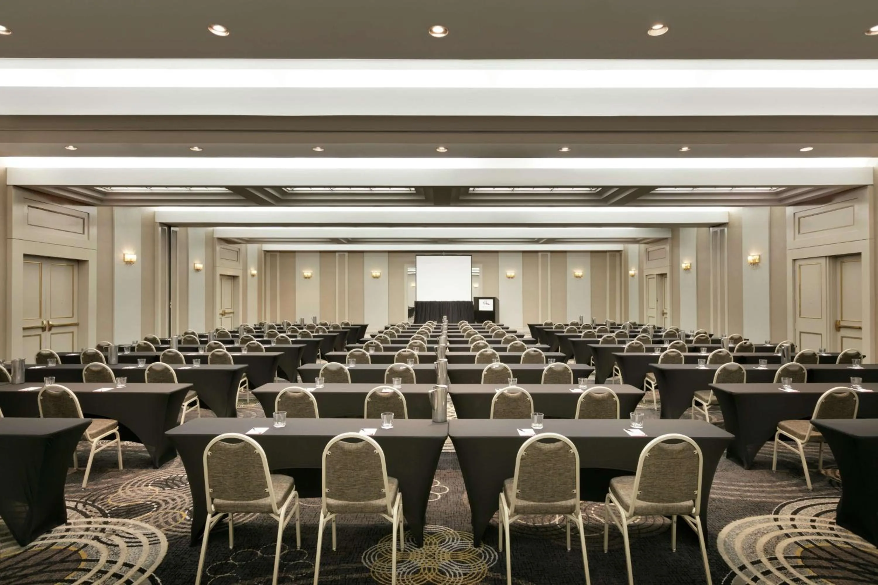 Meeting/conference room in DoubleTree by Hilton New York-LaGuardia
